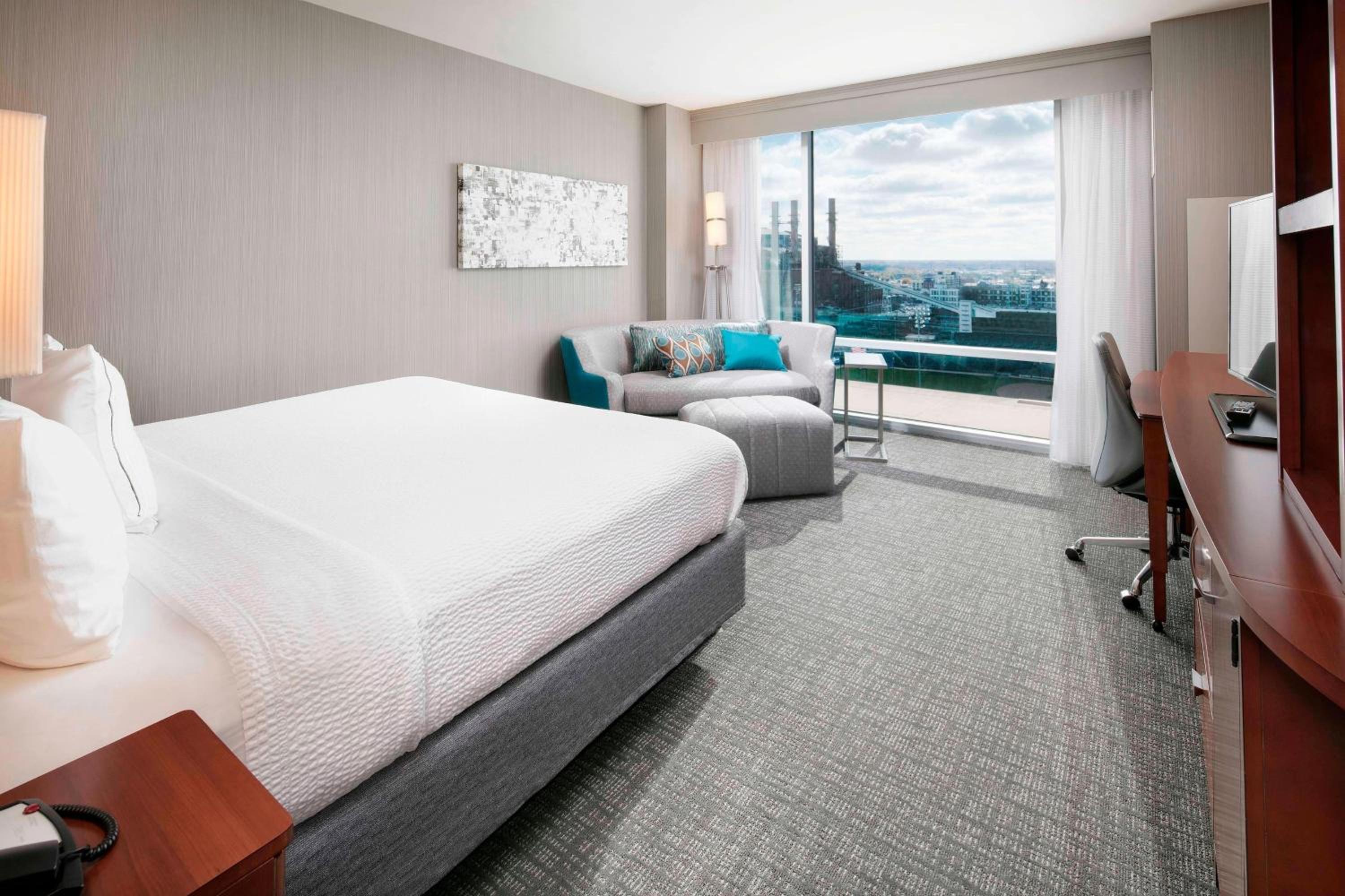 Skyline View, Guest room, 1 King, Sofa bed, Skyline view photo 1