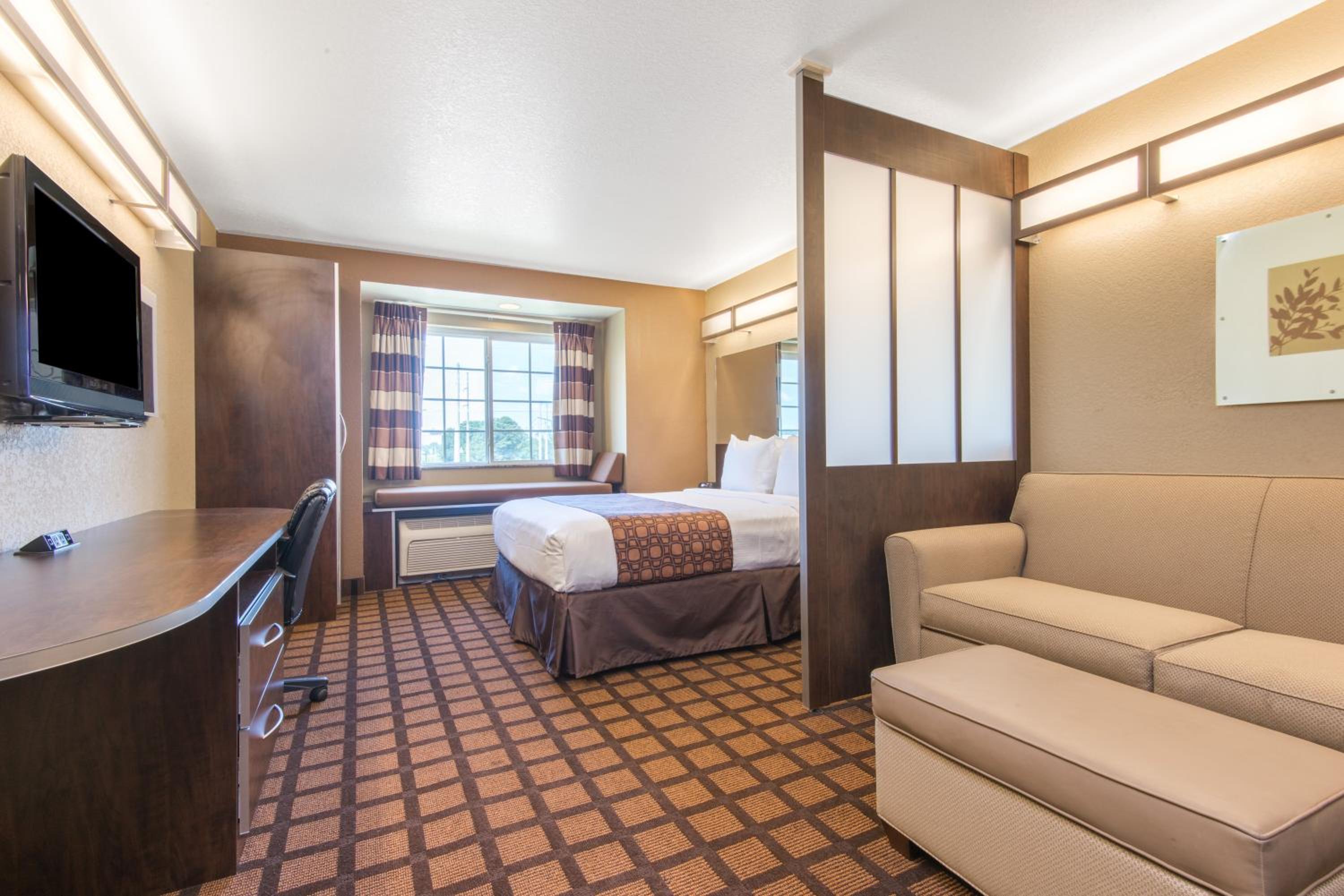 1 Queen Bed, Studio Suite, Non-Smoking  - Photo 1