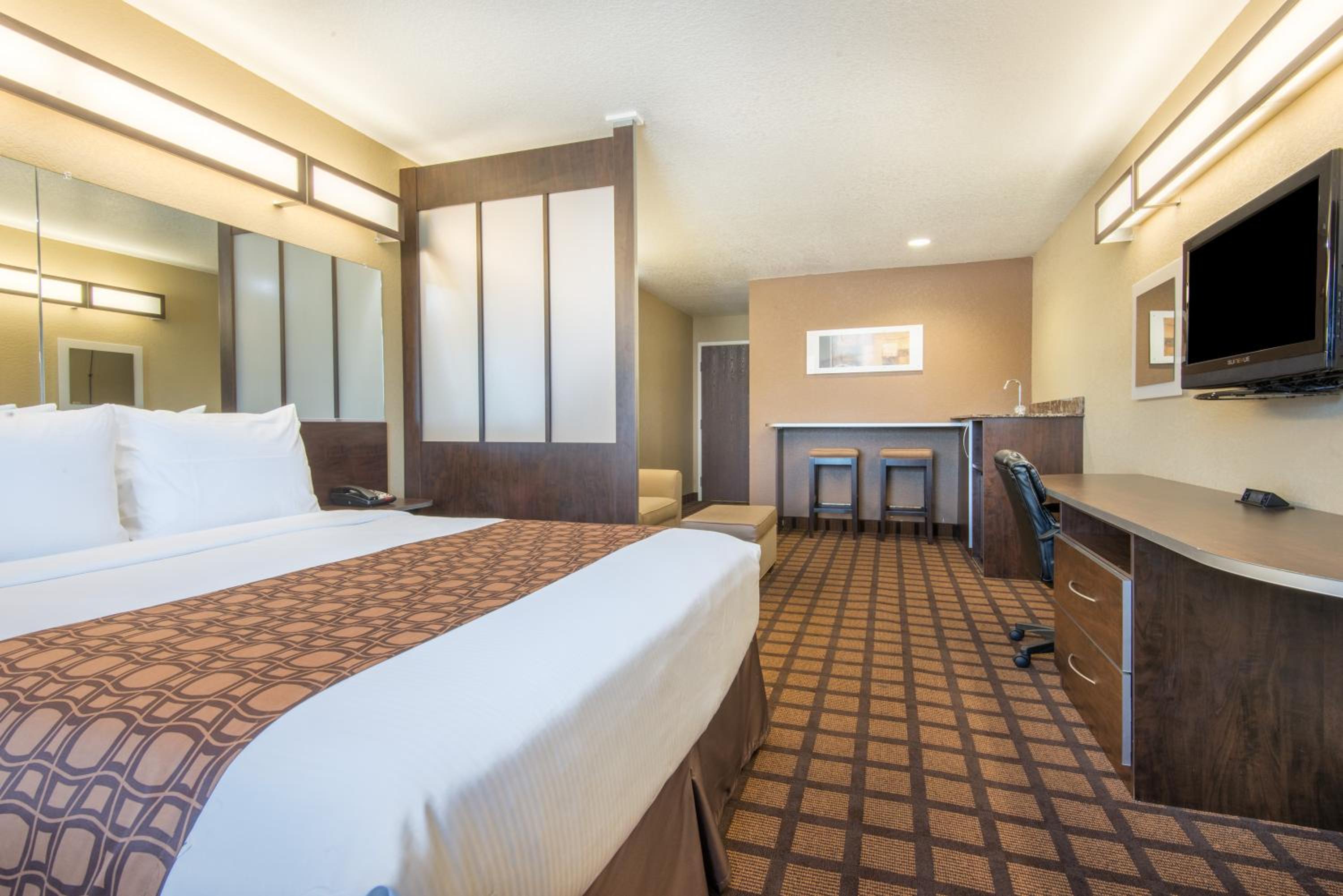 1 Queen Bed, Studio Suite, Non-Smoking  - Photo 5