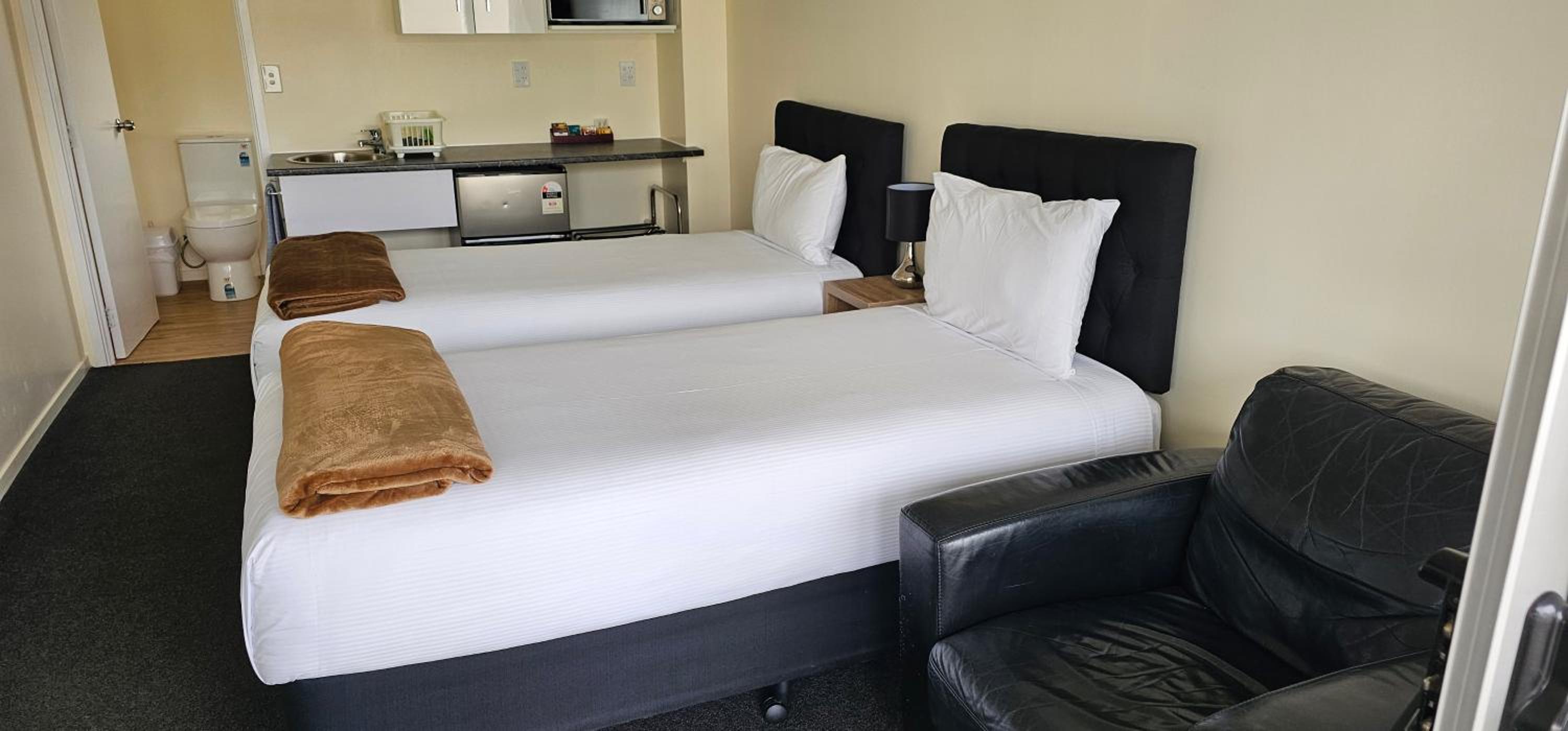 Standard Twin Room - Photo 5