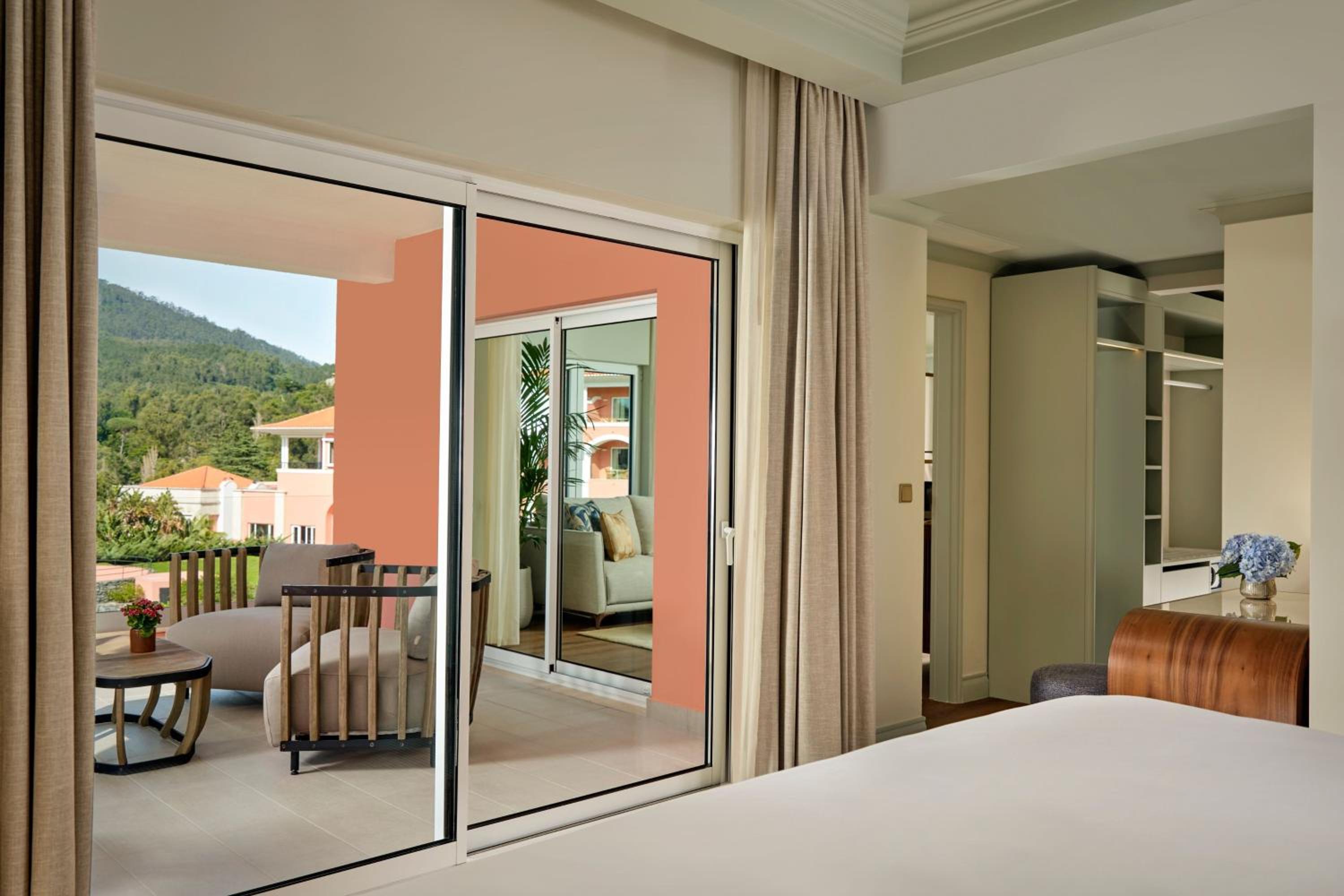 One-Bedroom Executive King Suite with Resort View