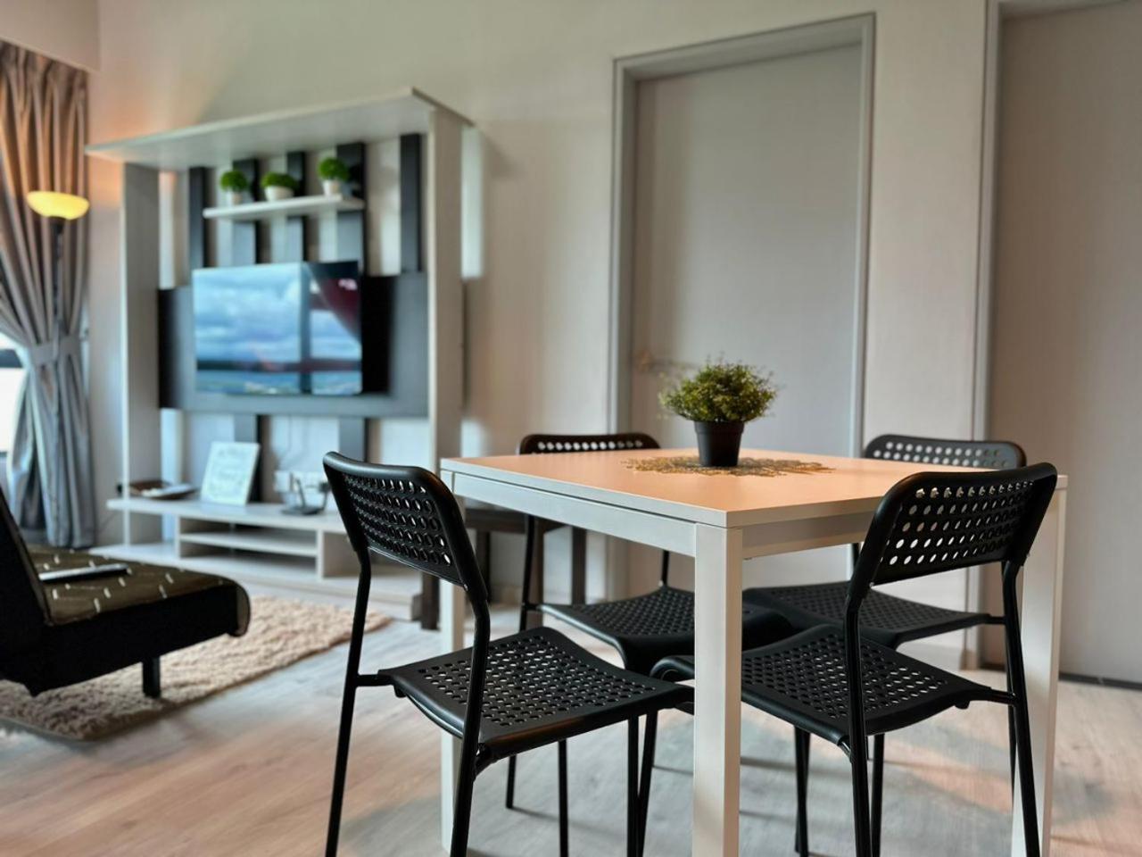 Two-Bedroom Apartment with Mountain View photo 1