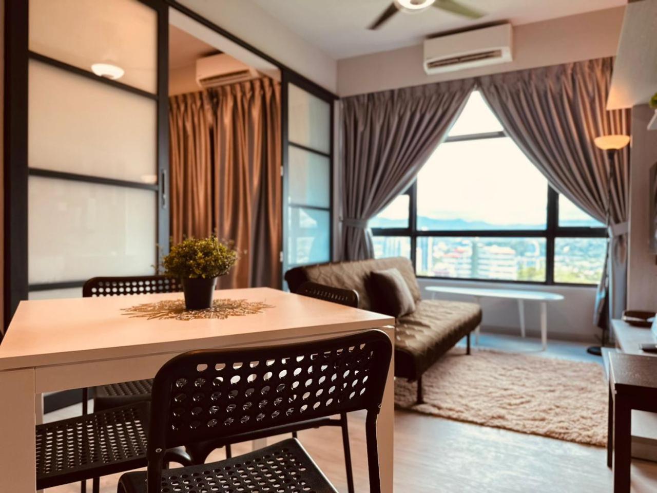 Two-Bedroom Apartment with Mountain View photo 2