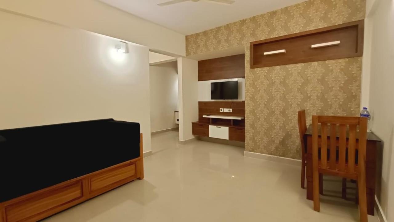 One-Bedroom Apartment photo 1