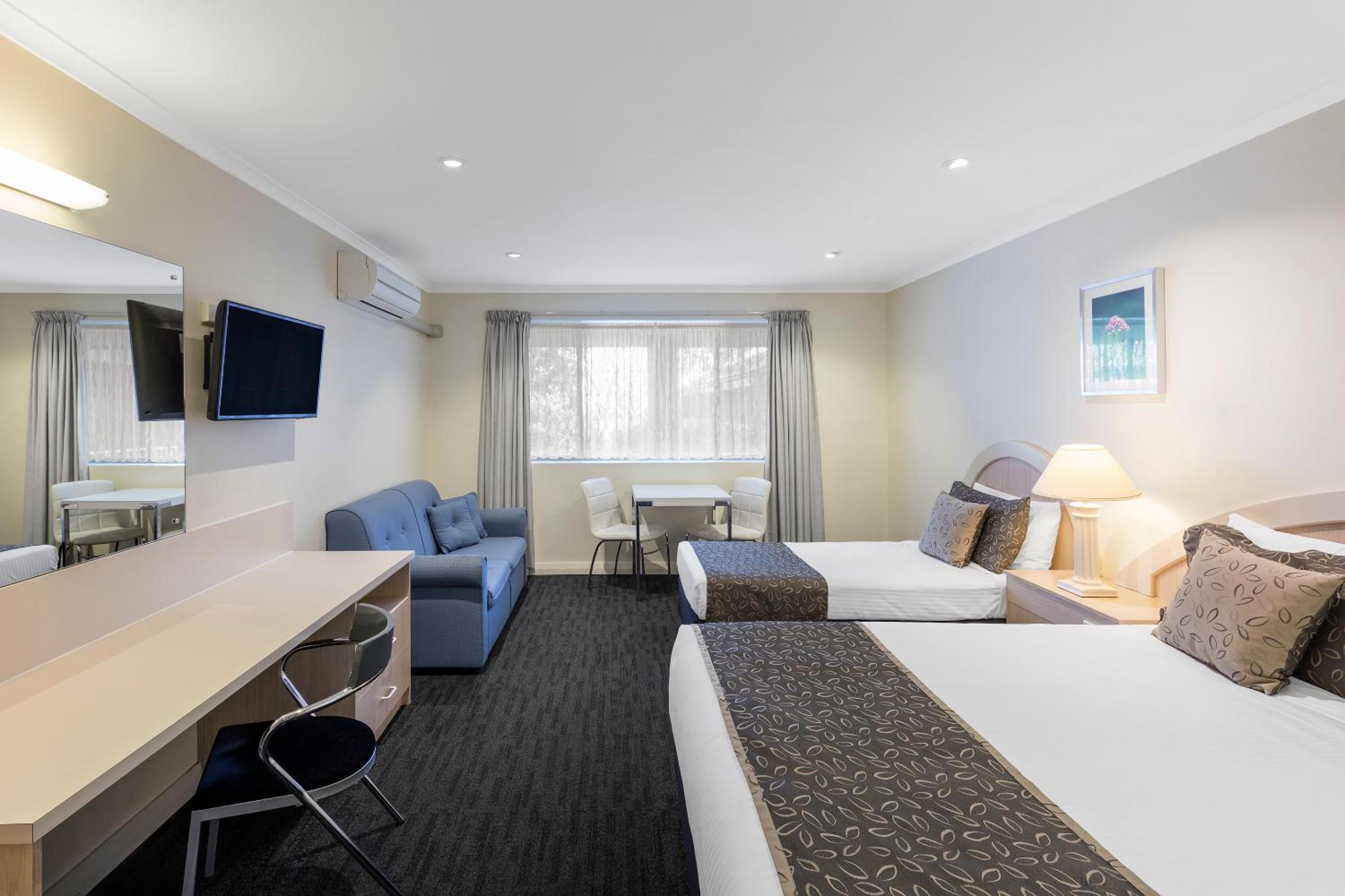 Executive Twin Room thumbnail 5