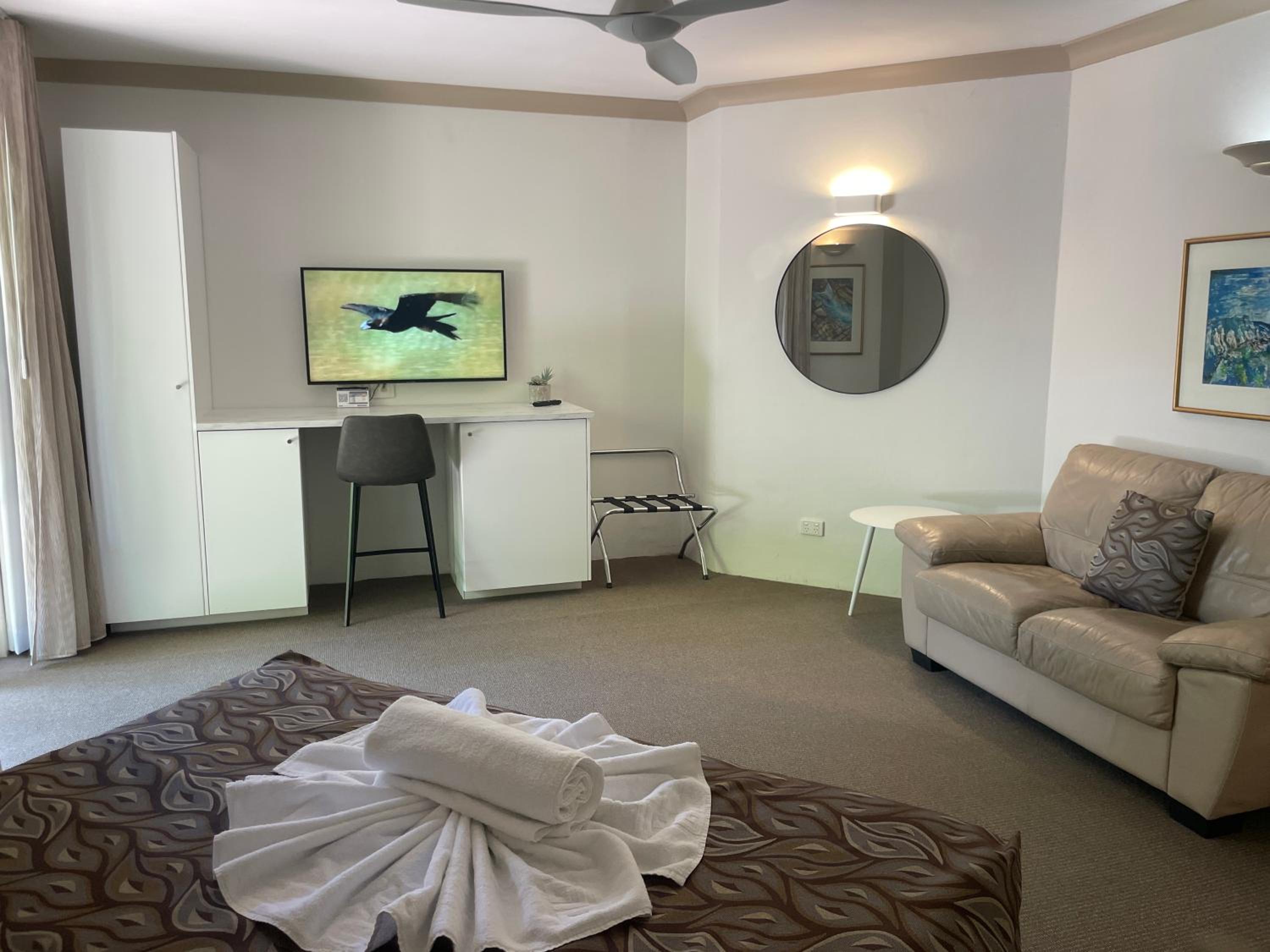 Deluxe Queen Room