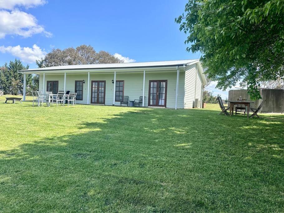 Three-Bedroom House photo 2