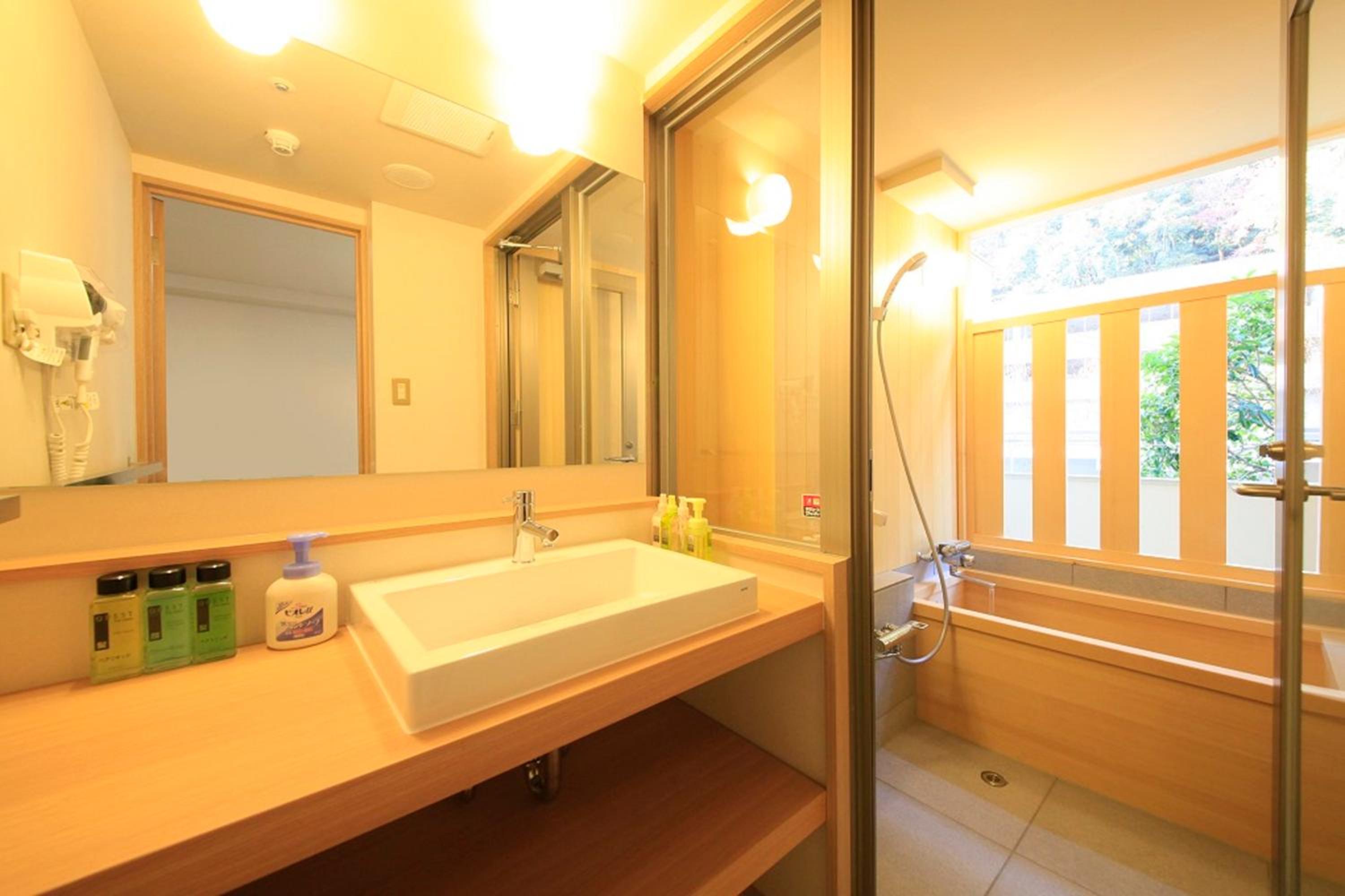 Deluxe Twin Room with Tatami Area and Semi Open-Air Bath - Non-Smoking - River View thumbnail 5