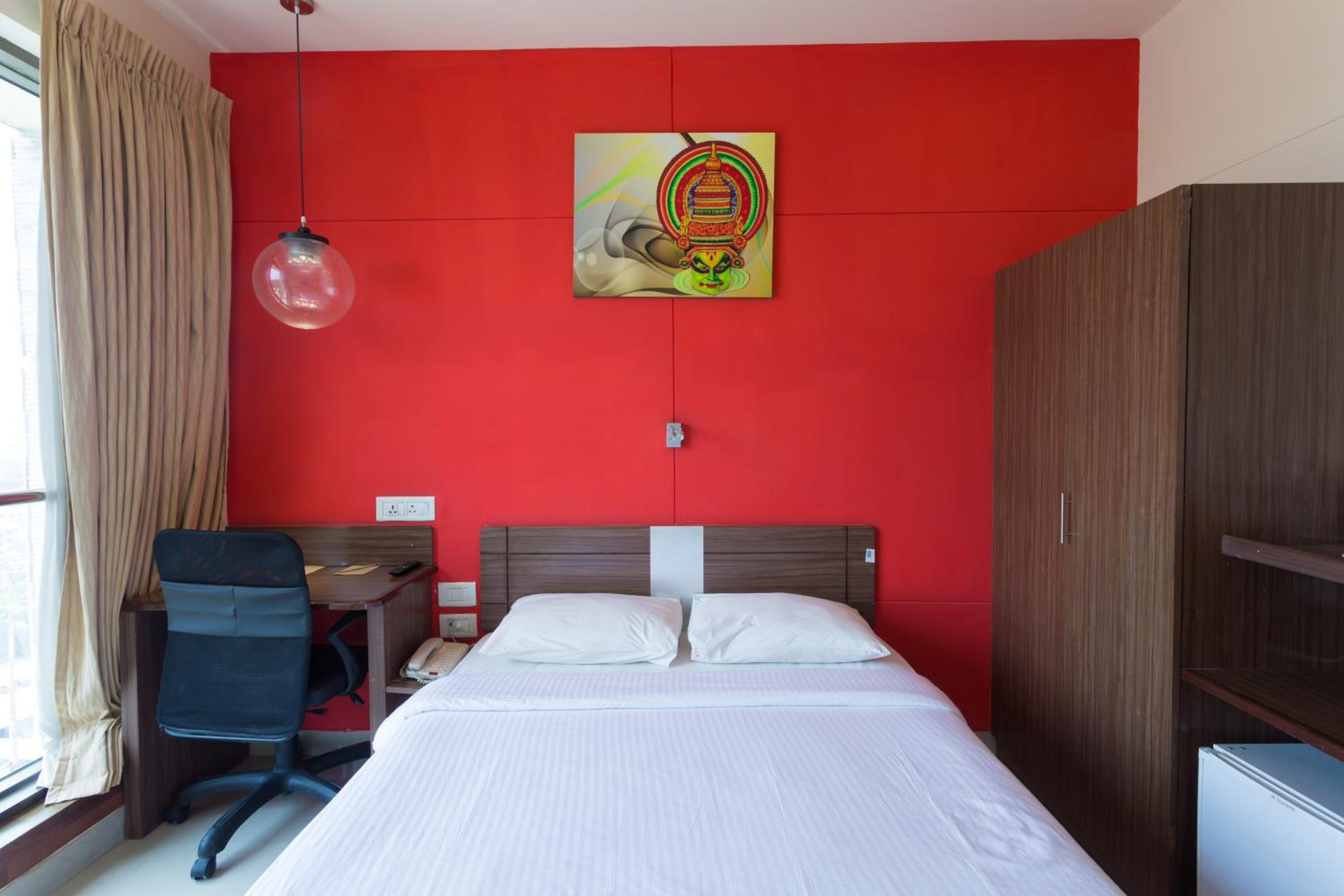Queen Room - Photo 10