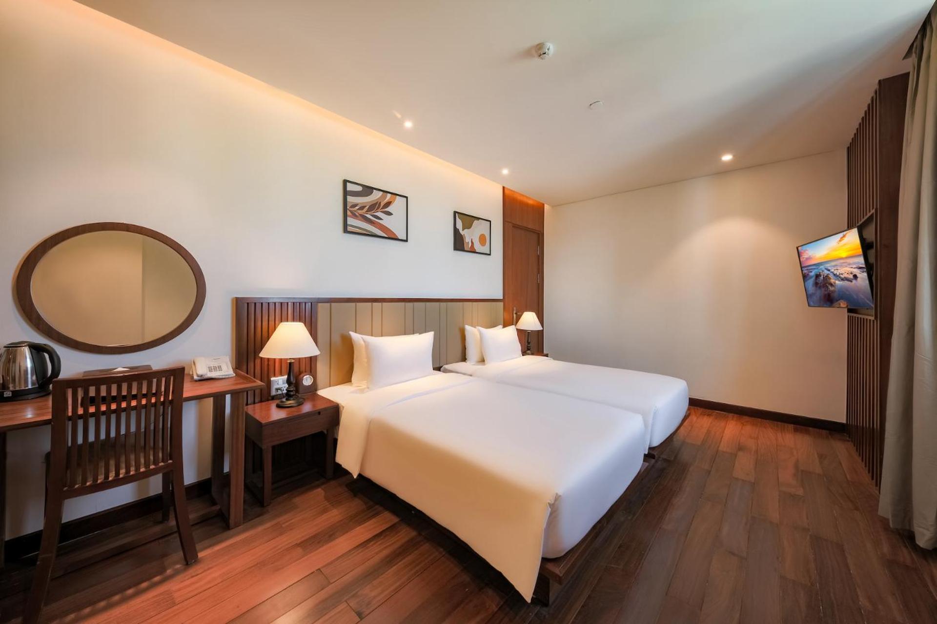 Deluxe Twin with Partial Sea View - Photo 7