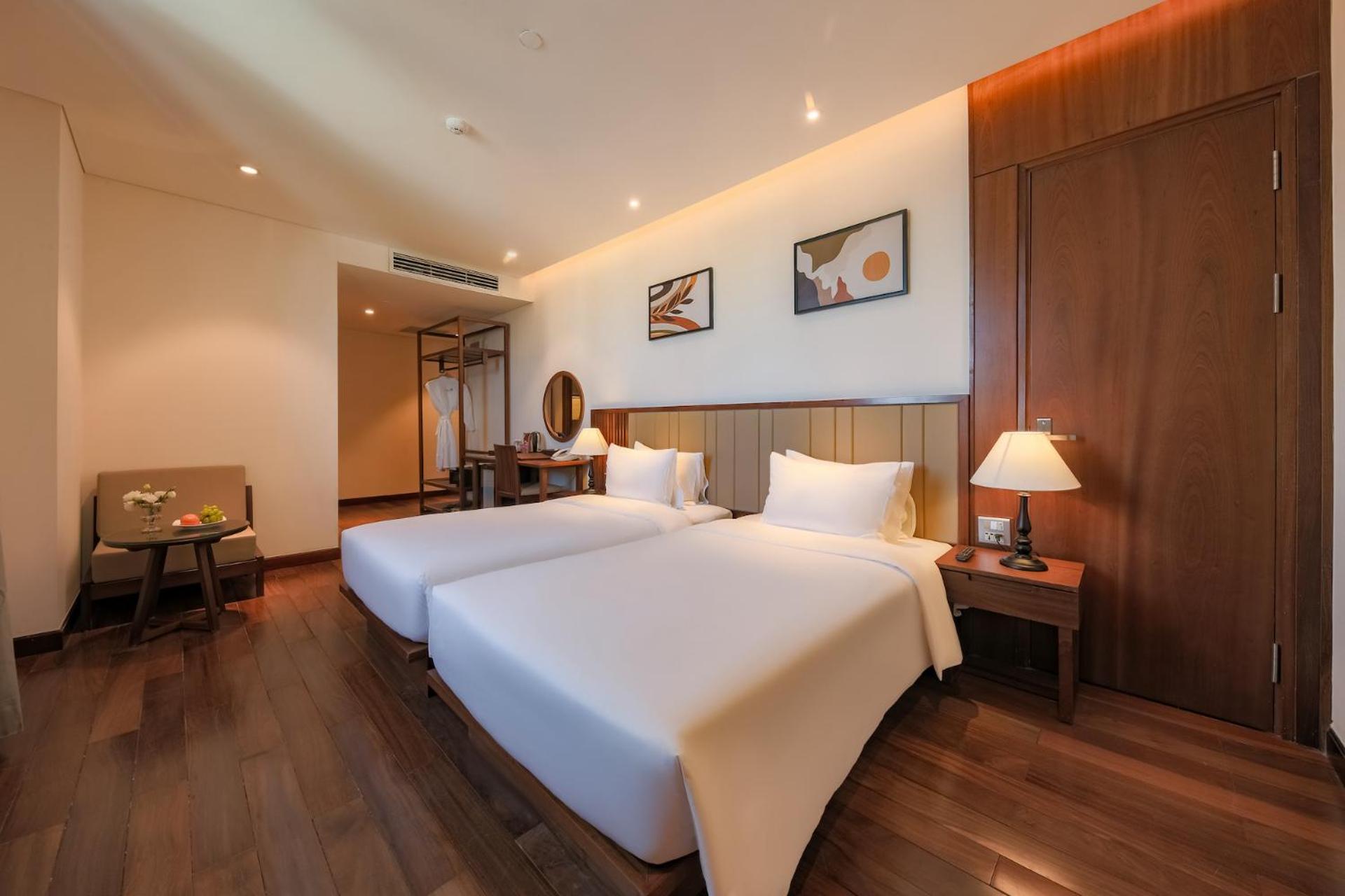 Deluxe Twin with Partial Sea View - Photo 1