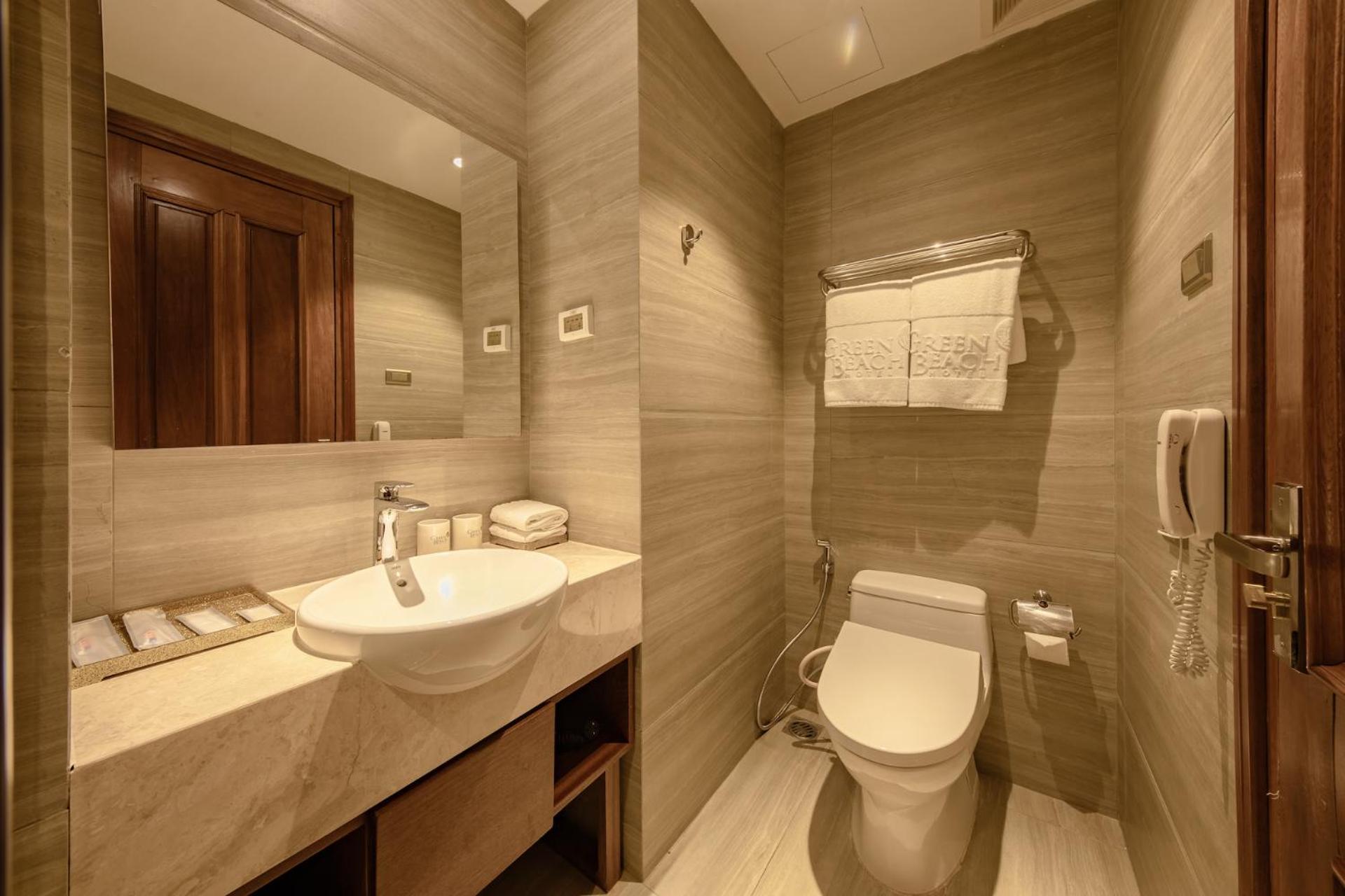 Deluxe Twin with Partial Sea View - Photo 2