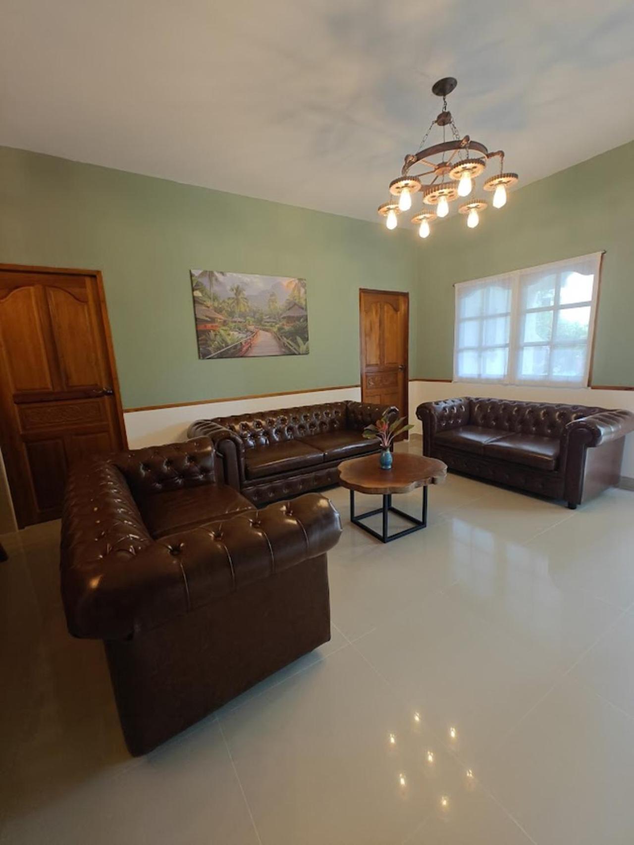 Three-Bedroom Villa photo 2