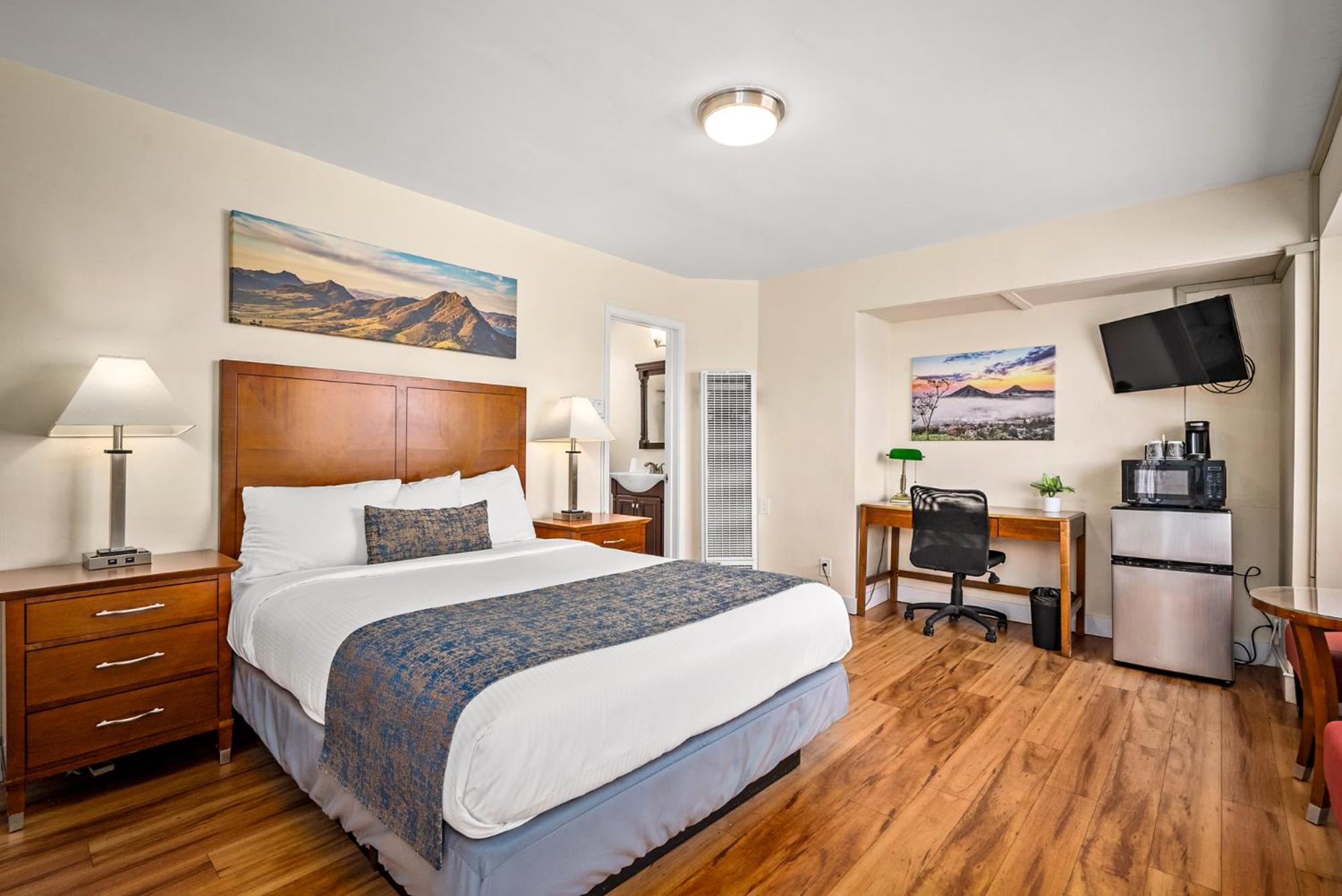 Queen Room photo 1