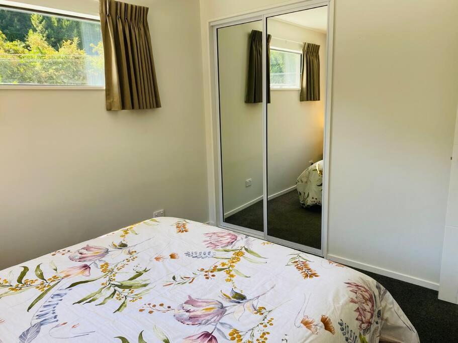Three-Bedroom House photo 3