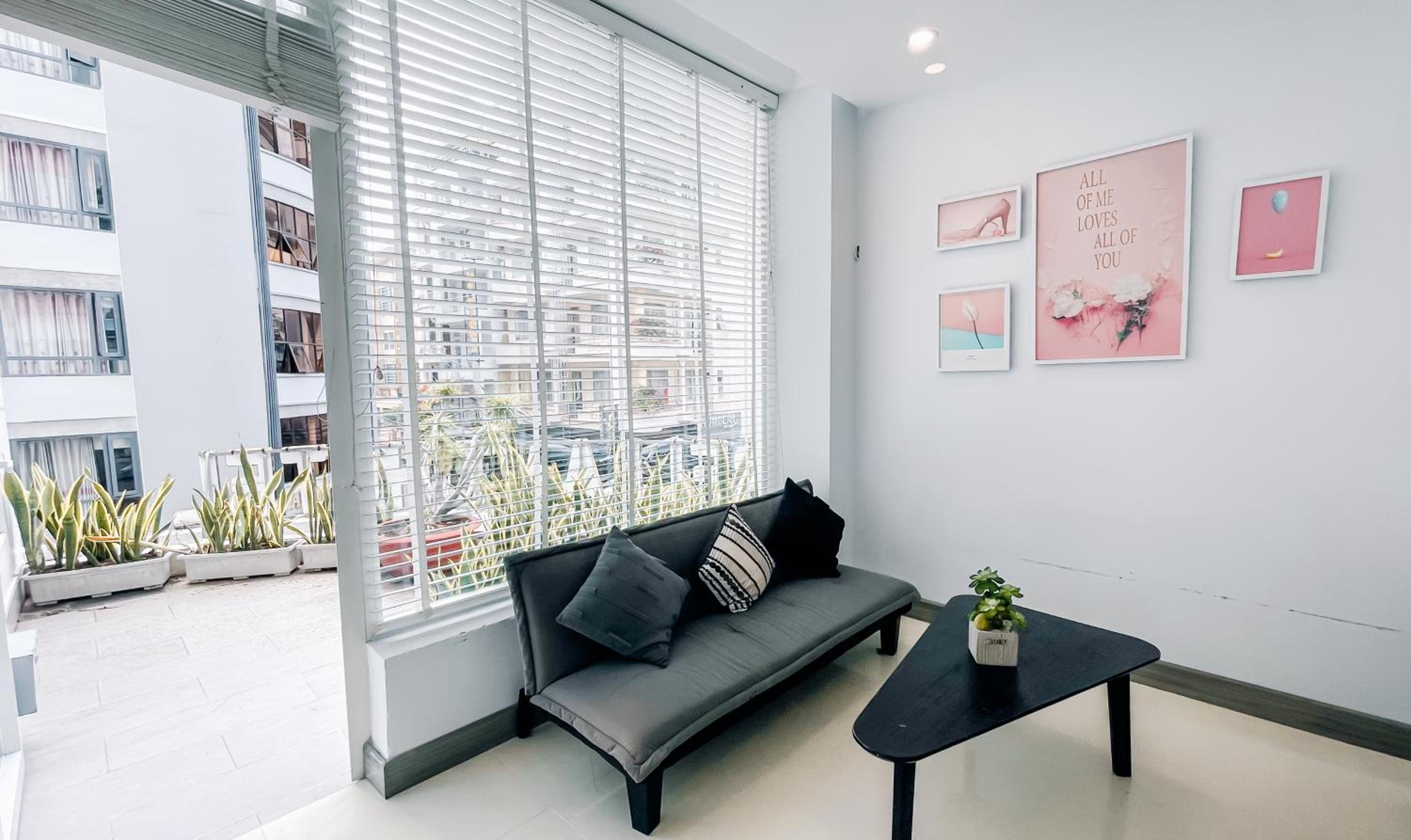 Family Room with Garden View - Photo 7