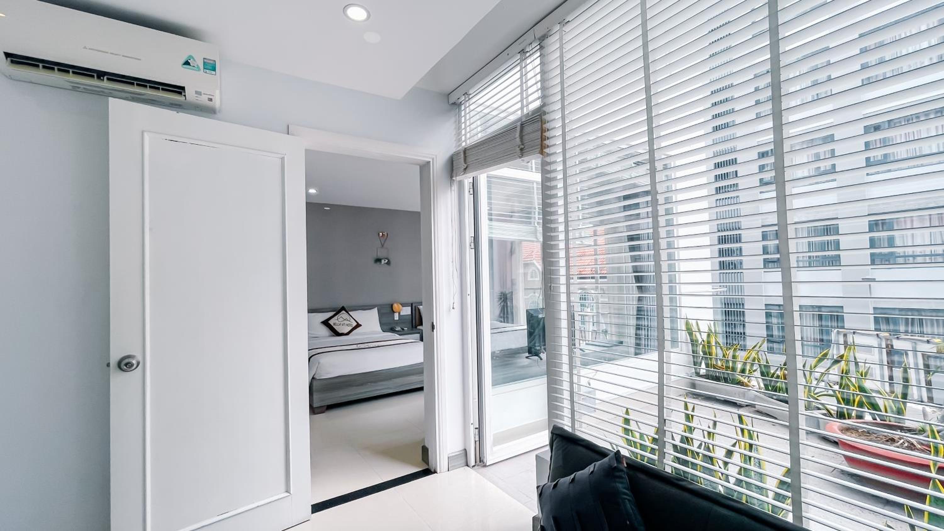 Family Room with Garden View - Photo 6