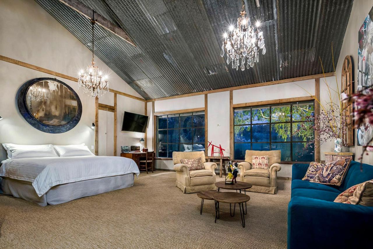 Superior Family Room photo 1