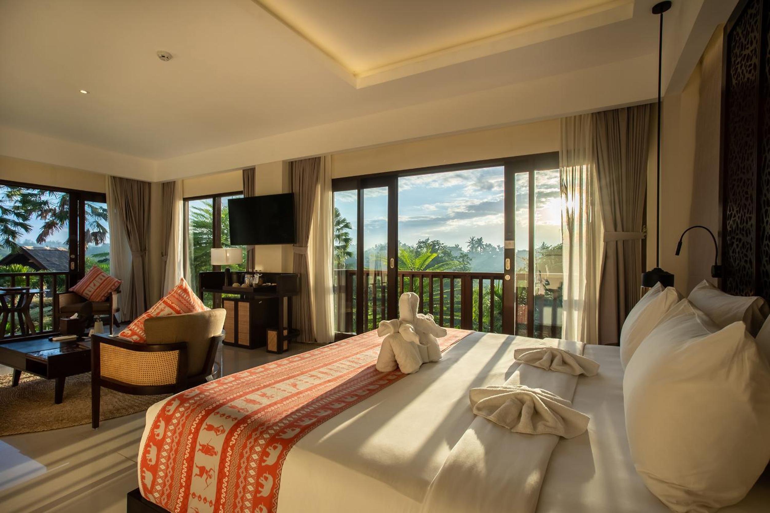 Panoramic Suite Room with FREE Daily Ubud Shuttle Service, FREE Professional Photo Session, FREE Daily Mini-bar Enjoyment, FREE Curated Daily Activities, FREE 1x Afternoon Tea photo 3