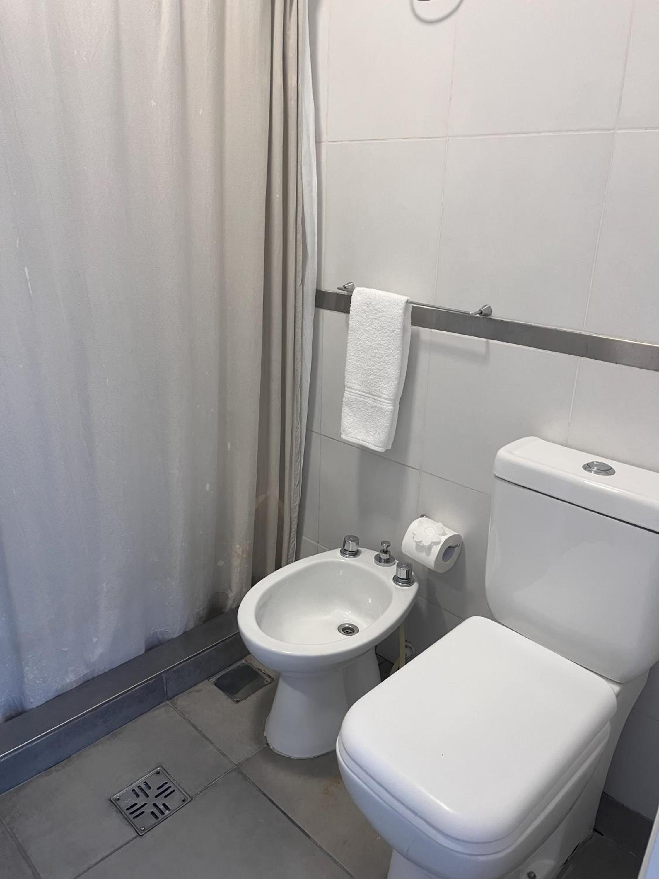 Twin Room with Private Bathroom photo 3