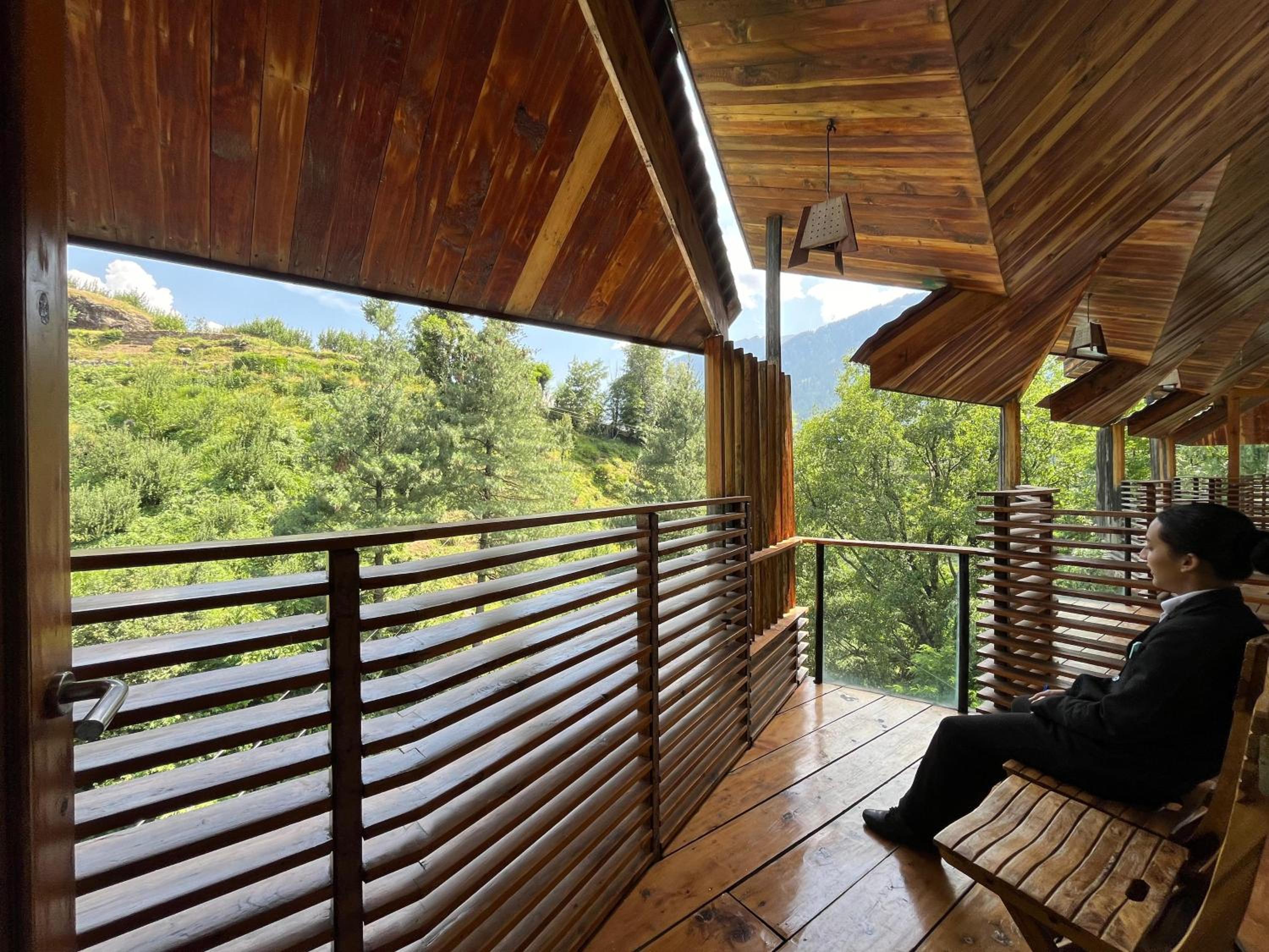 Deluxe Suite - Rs.500/person credit on SPA usage - Photo 4