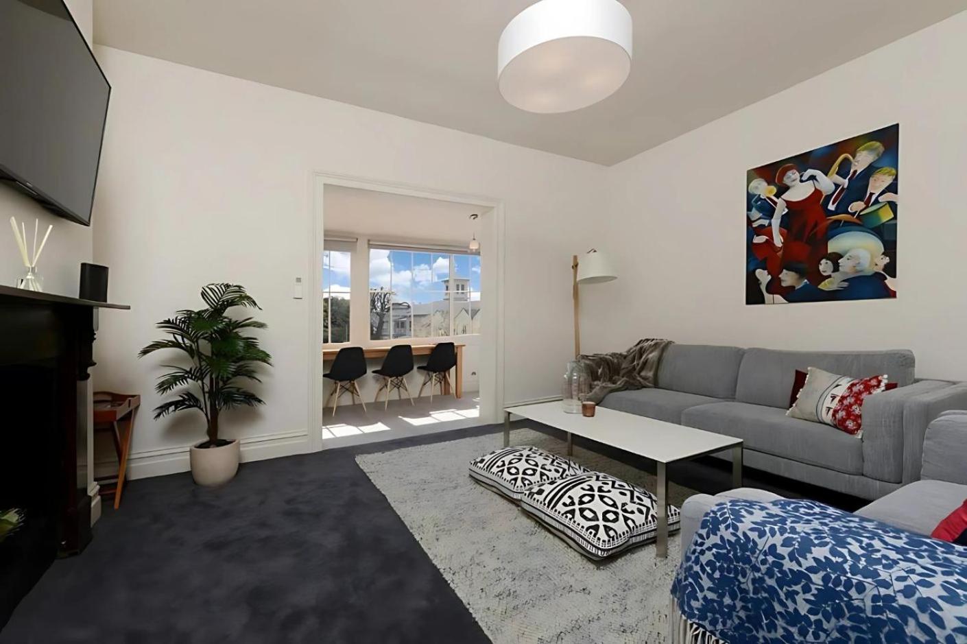 Apartment photo 1