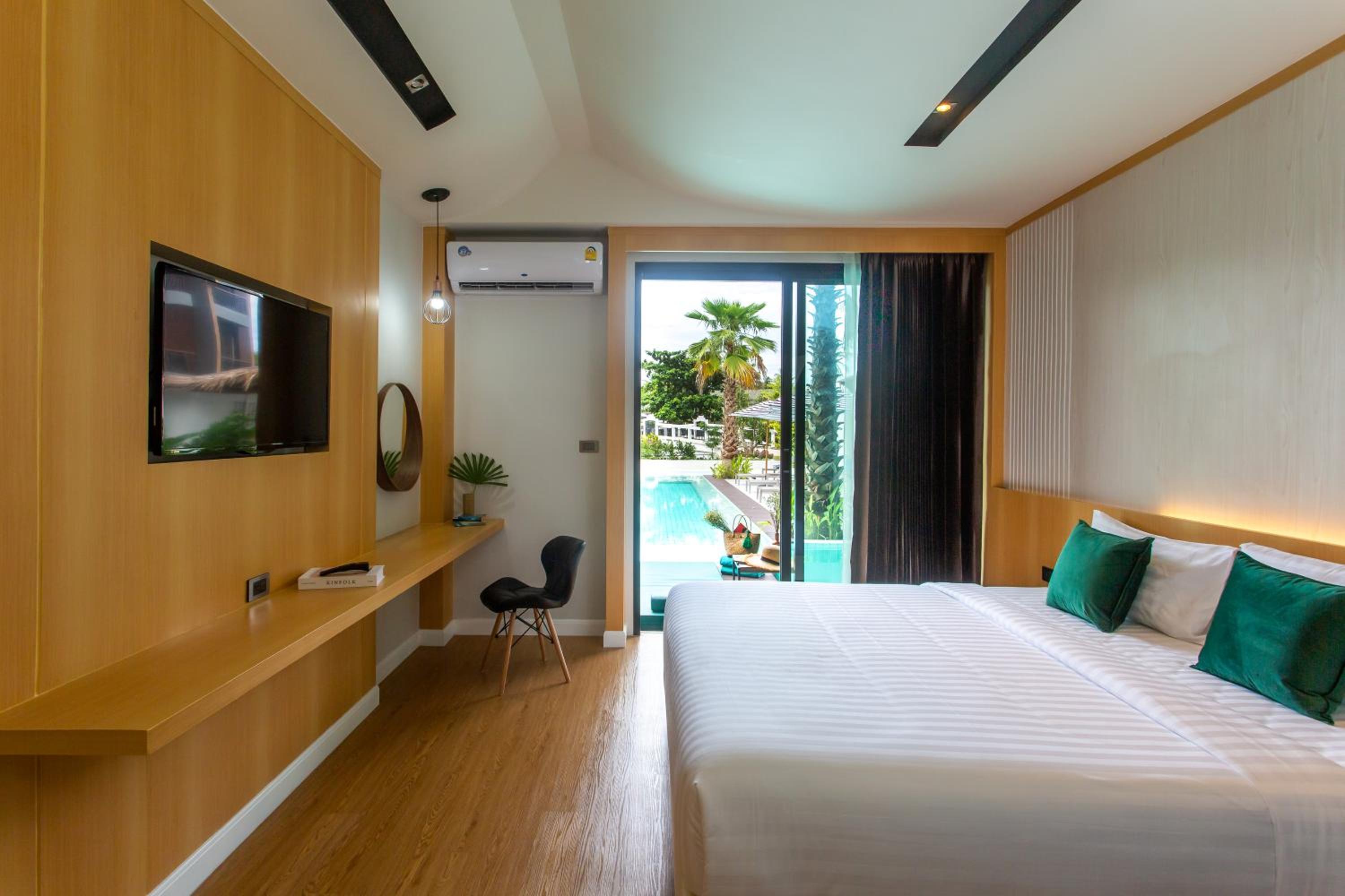 Superior Double Room with Pool Access  - Photo 1