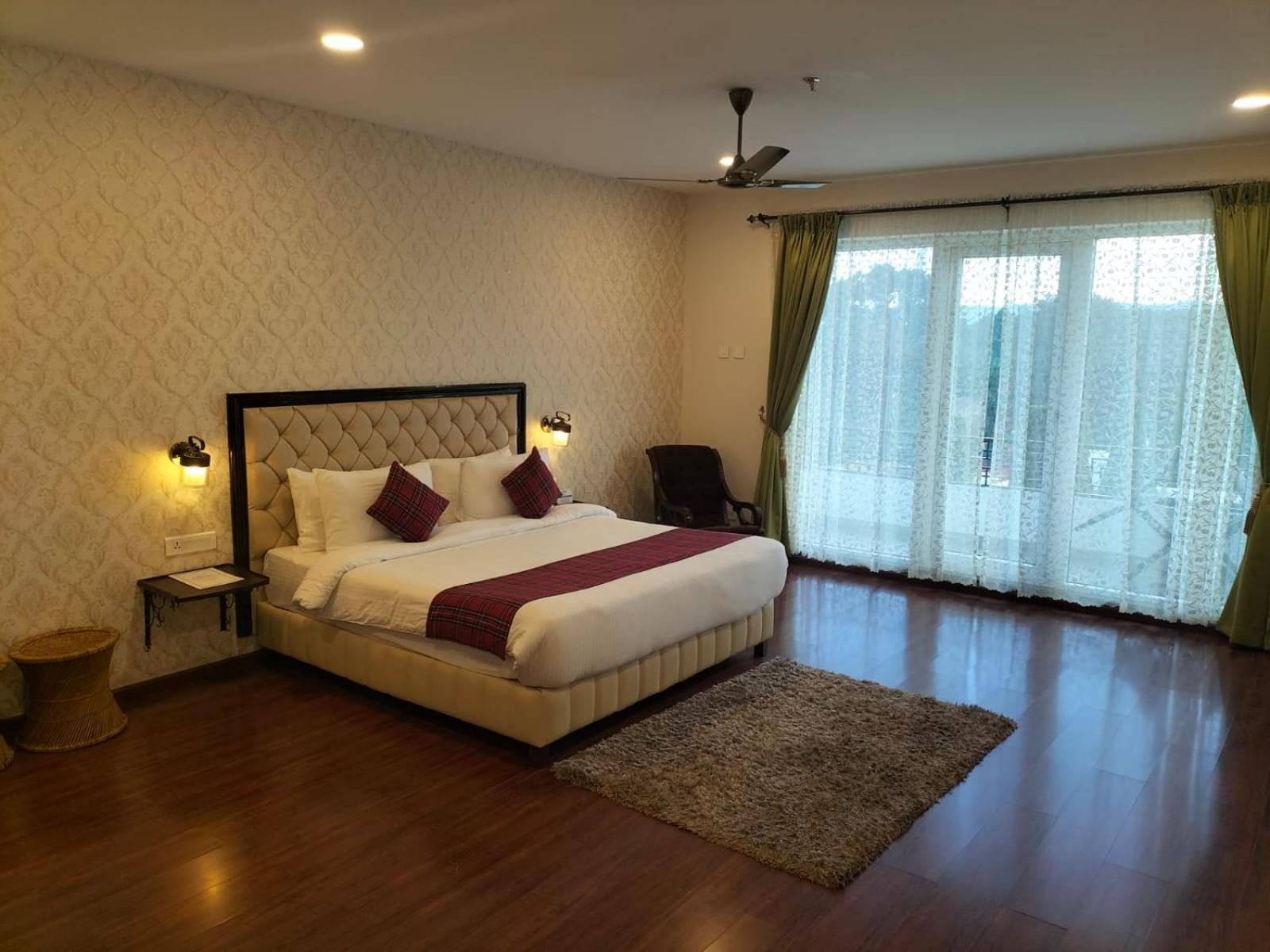 Double Room with Balcony - Photo 4