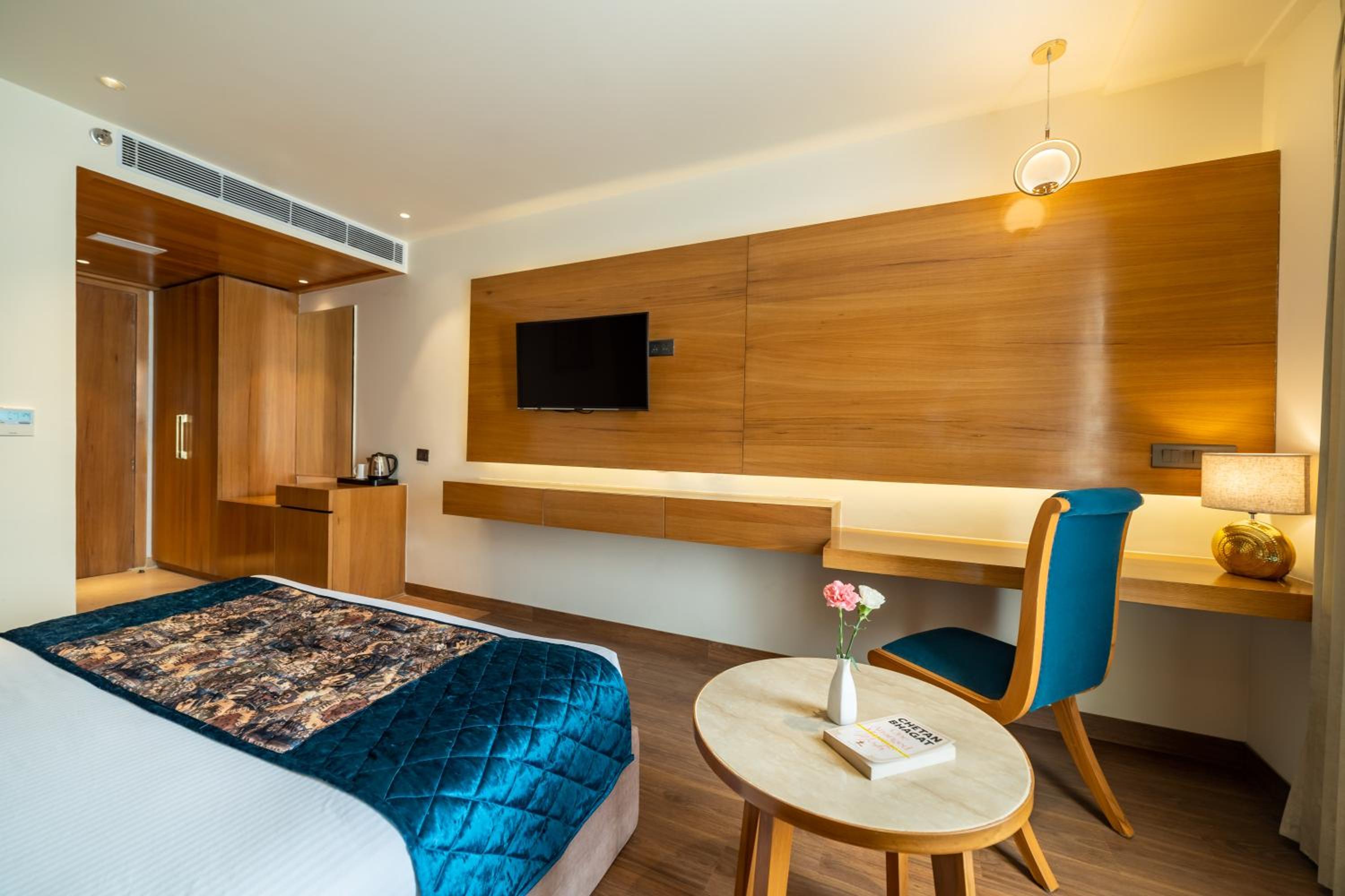 Deluxe King Room photo 1