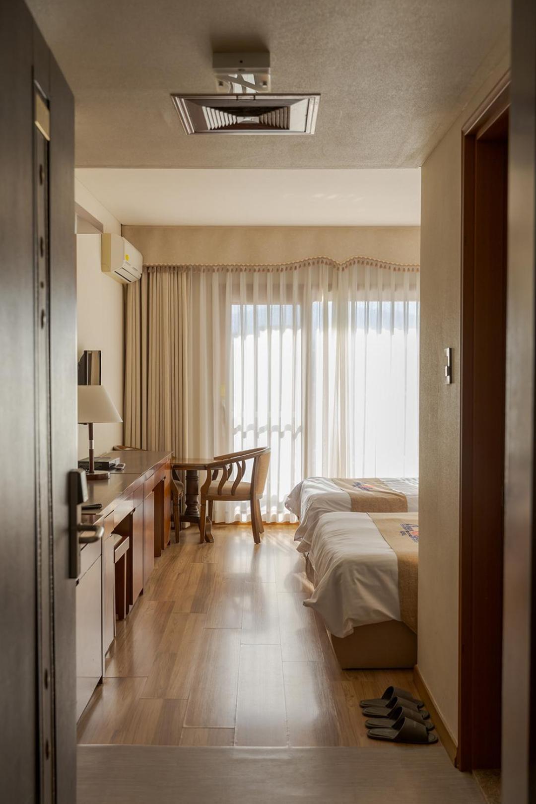 Standard Twin Room with No View photo 3