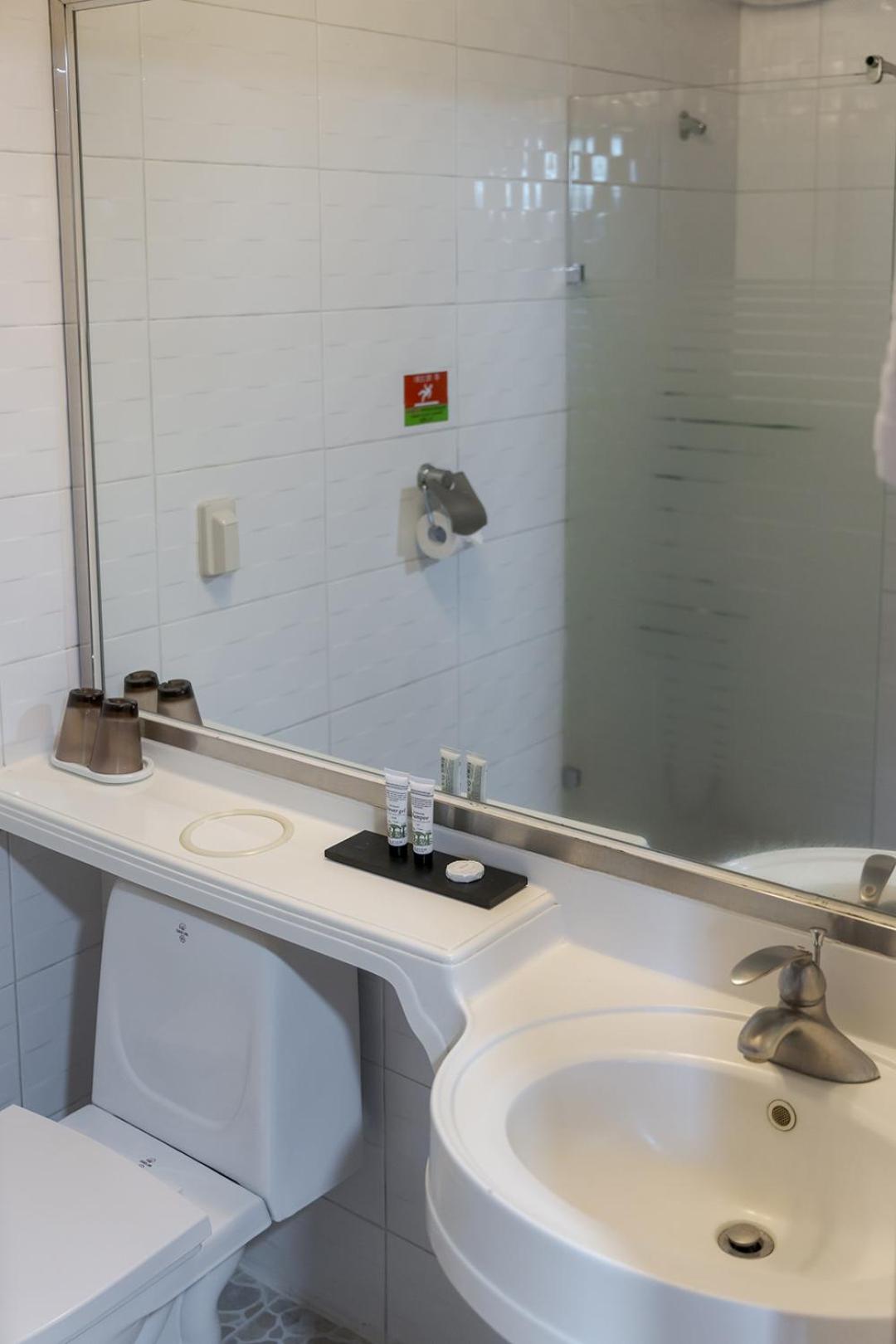 Deluxe Twin Room with Sea View - Photo 4