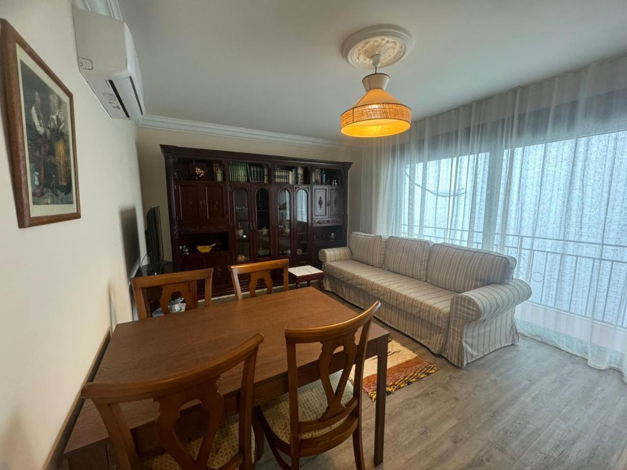 Apartamento de una habitación con balcón