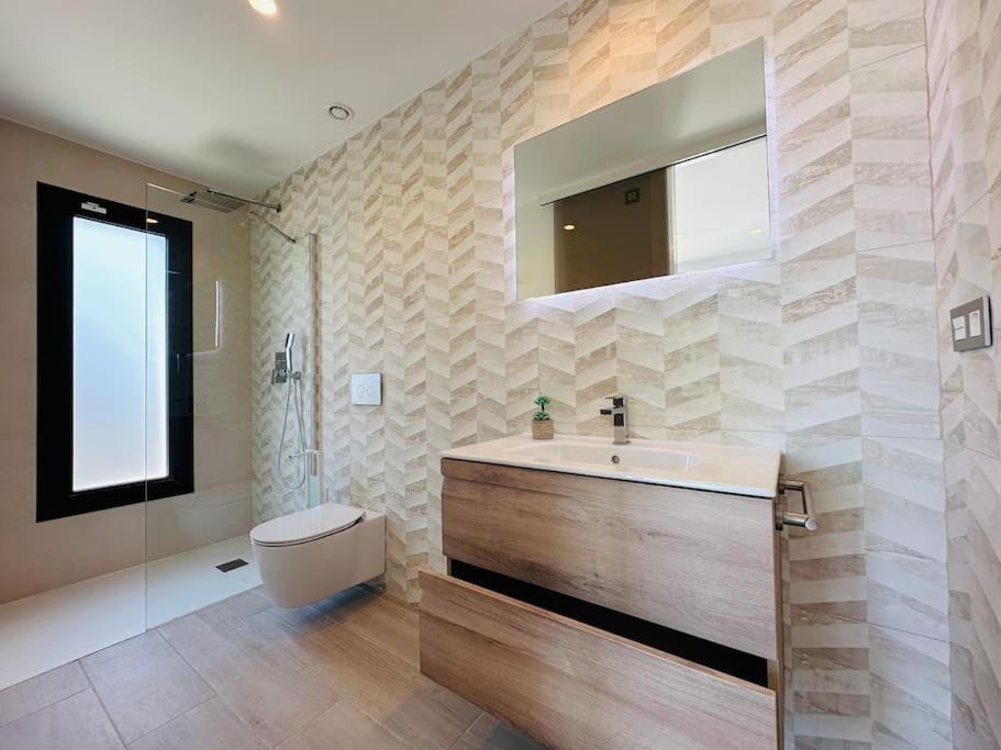 Three-Bedroom Villa photo 2