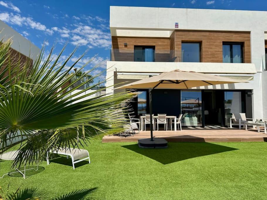 Three-Bedroom Villa photo 3