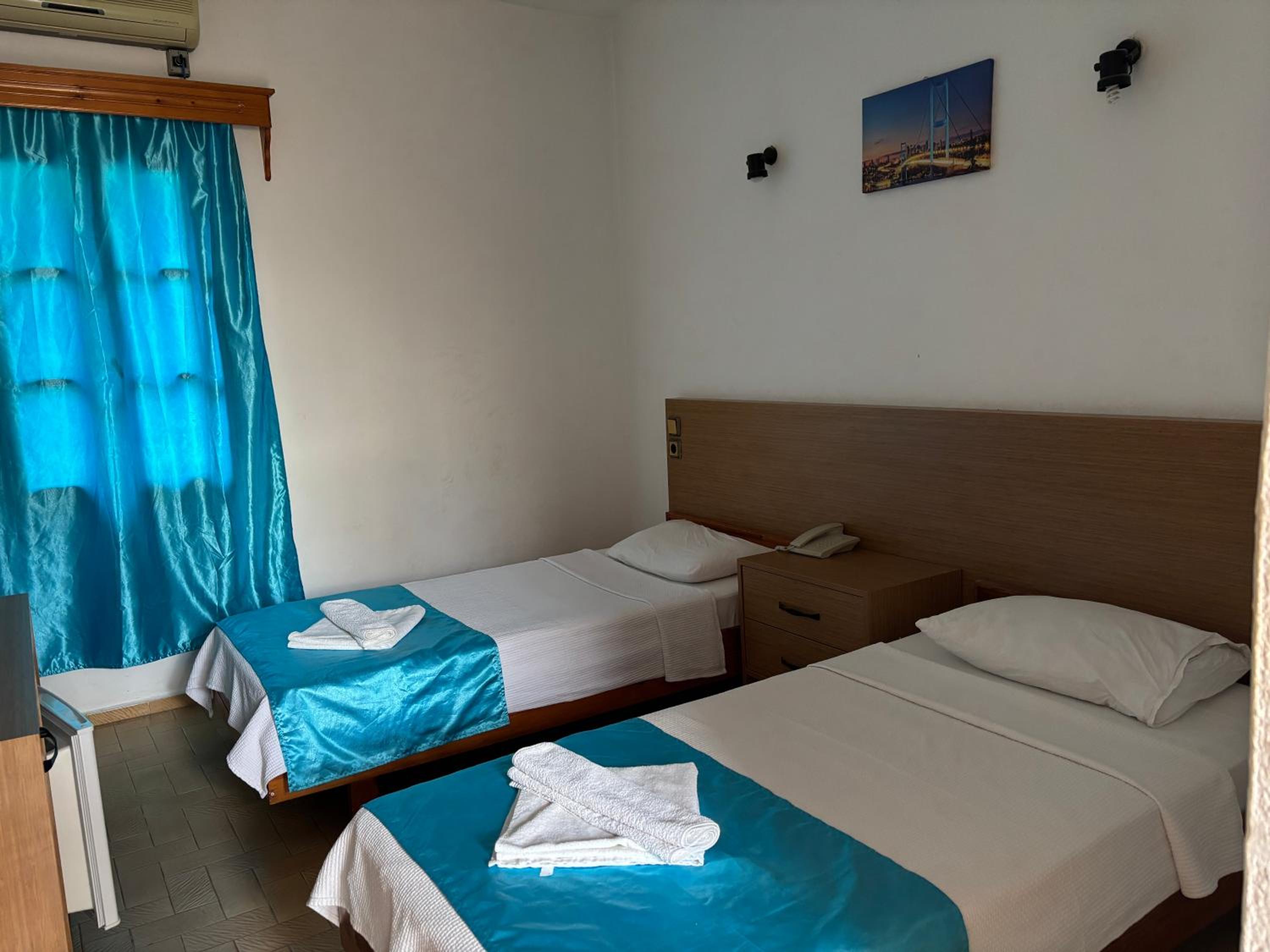 Twin Room - Photo 3