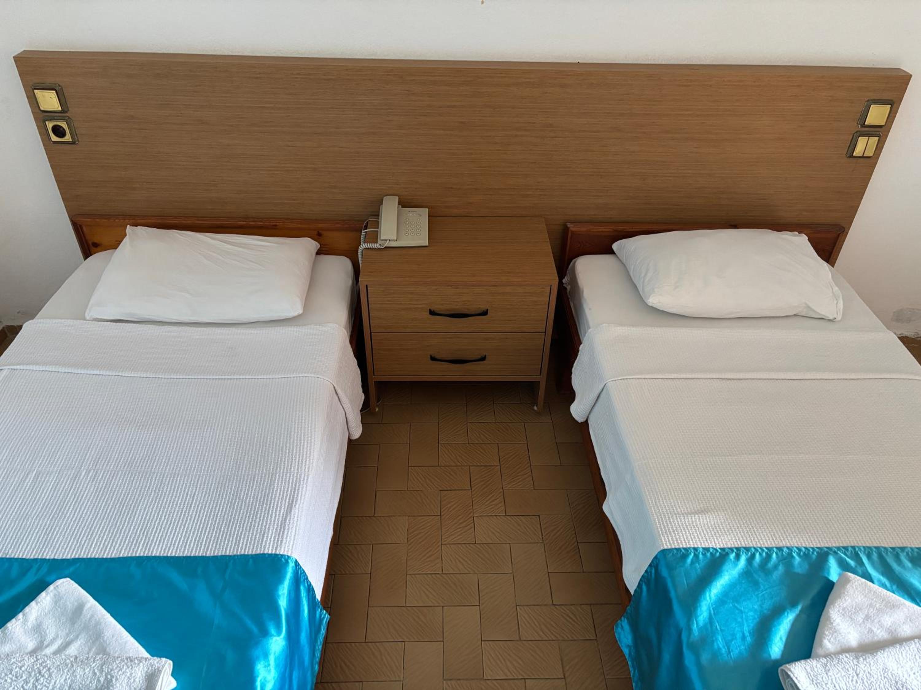 Twin Room - Photo 2