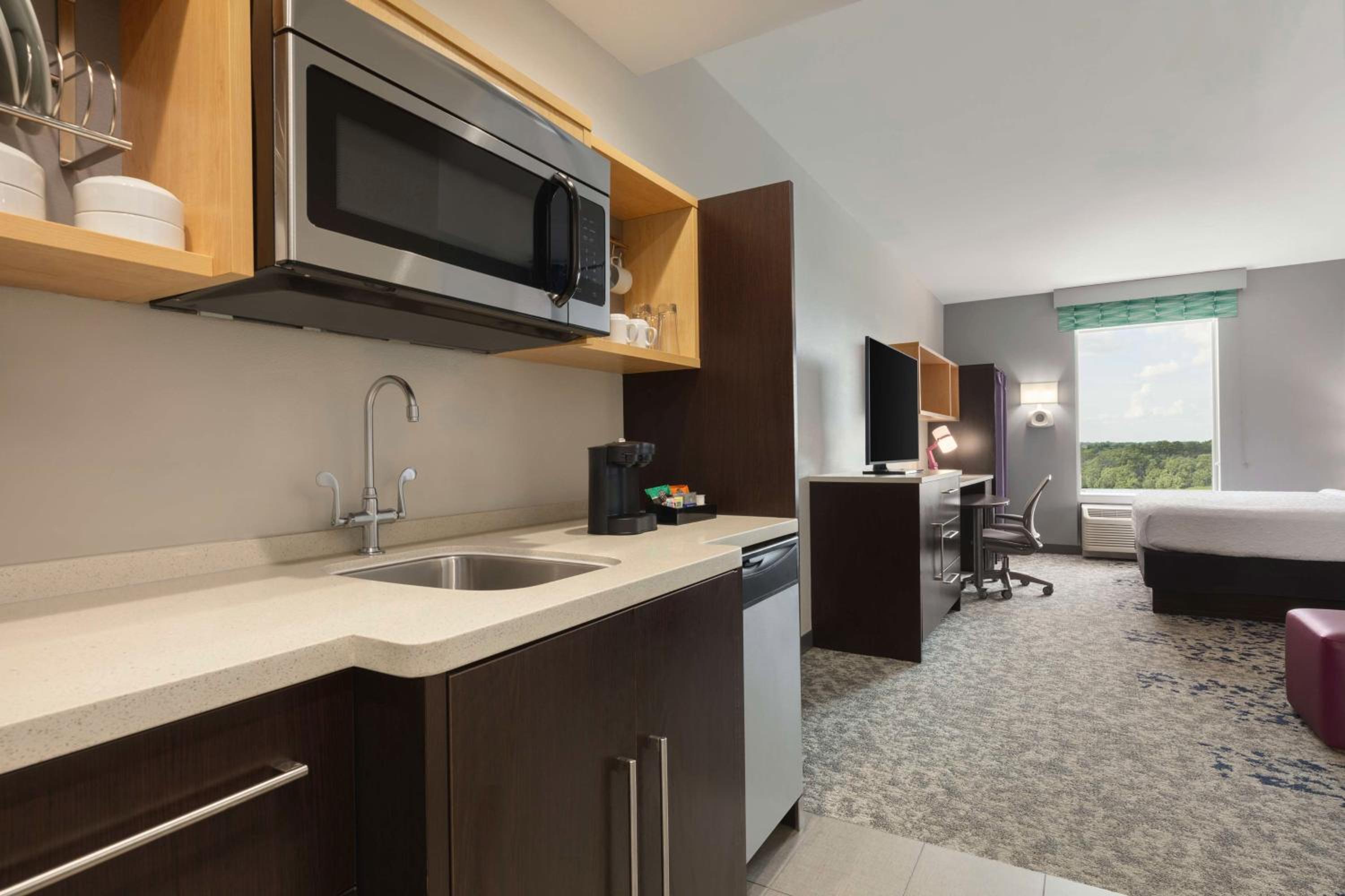 King Studio Suite - Non-Smoking - Photo 2