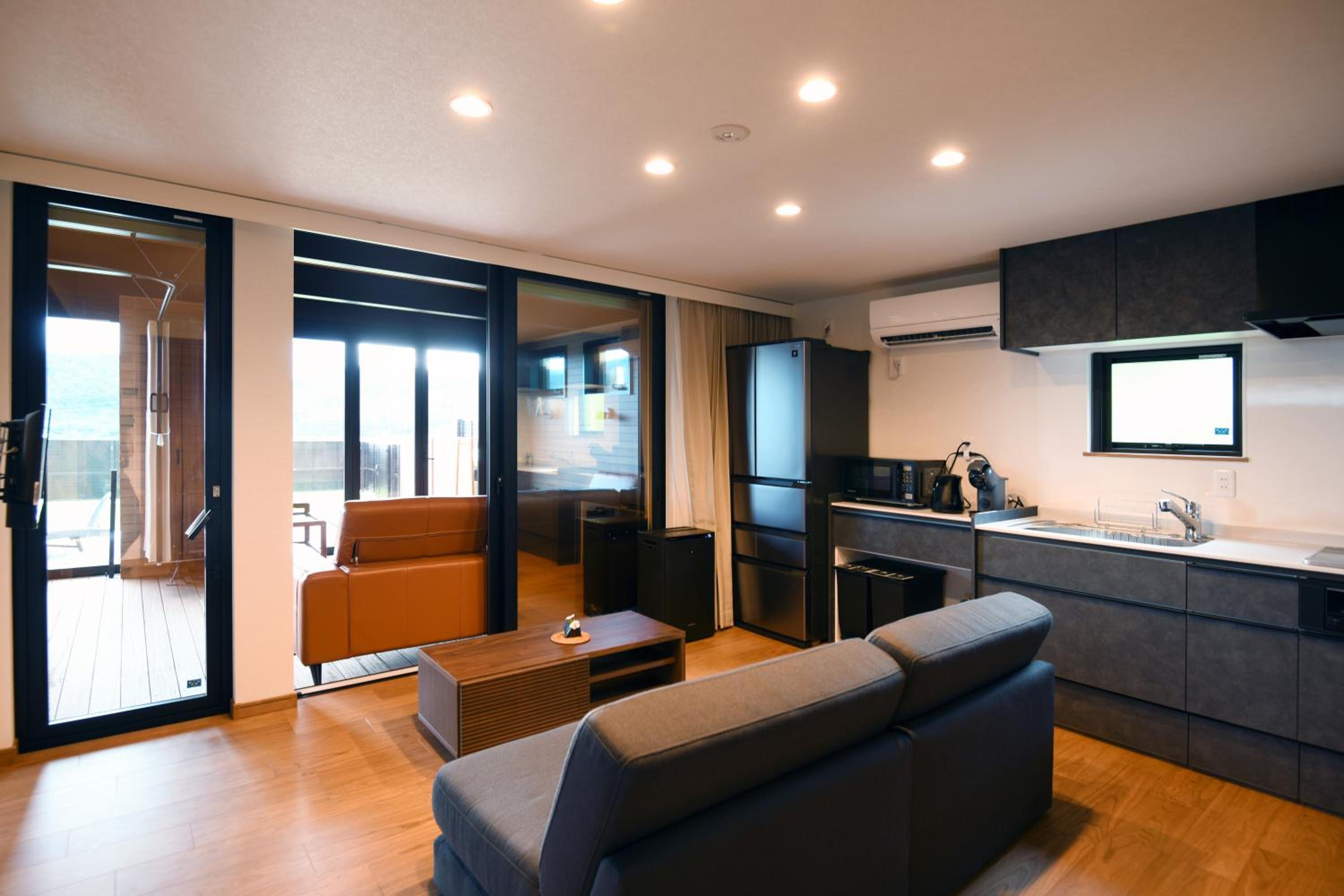 Villa - Photo 1