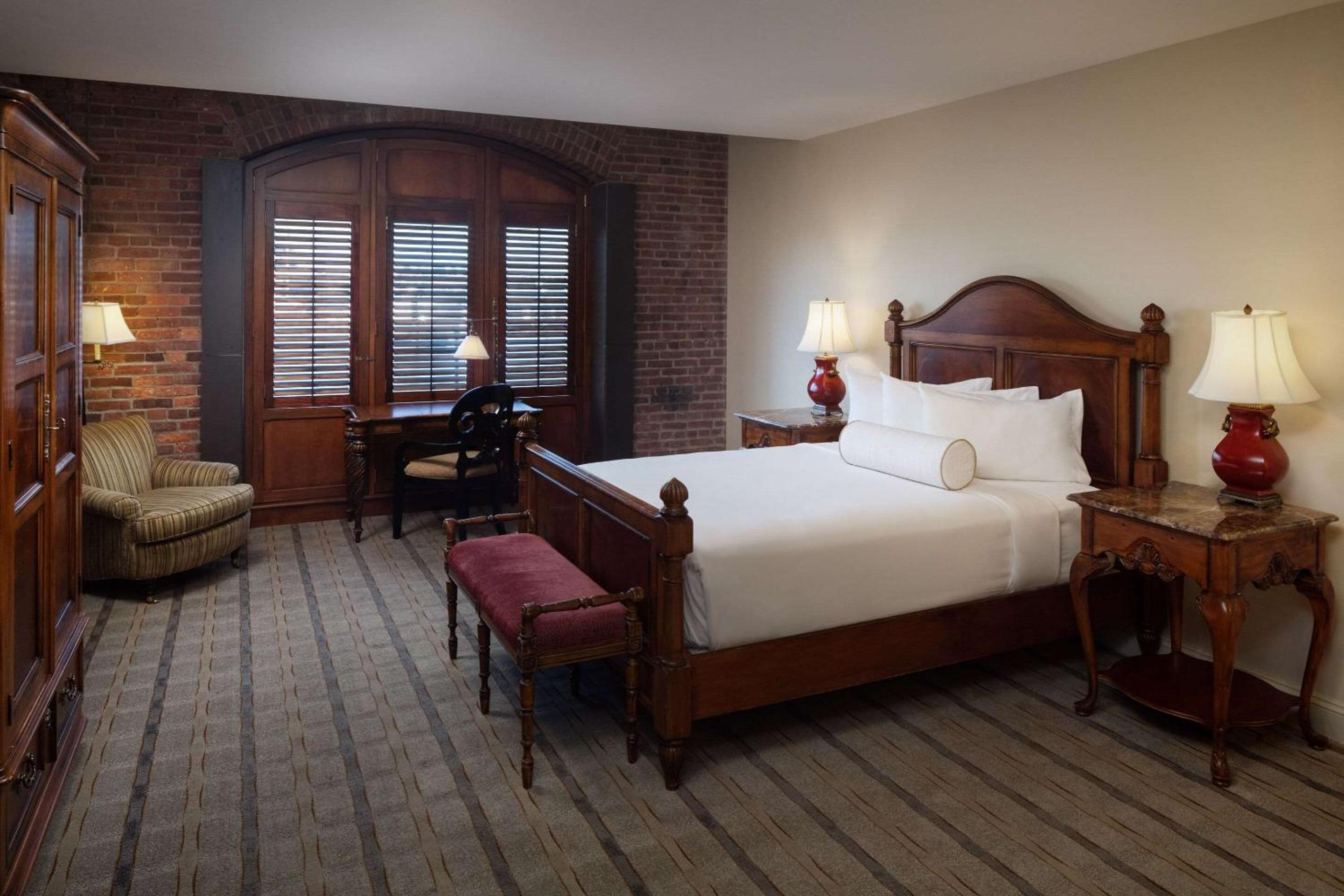 1 Queen Bed, Accessible - Photo 1