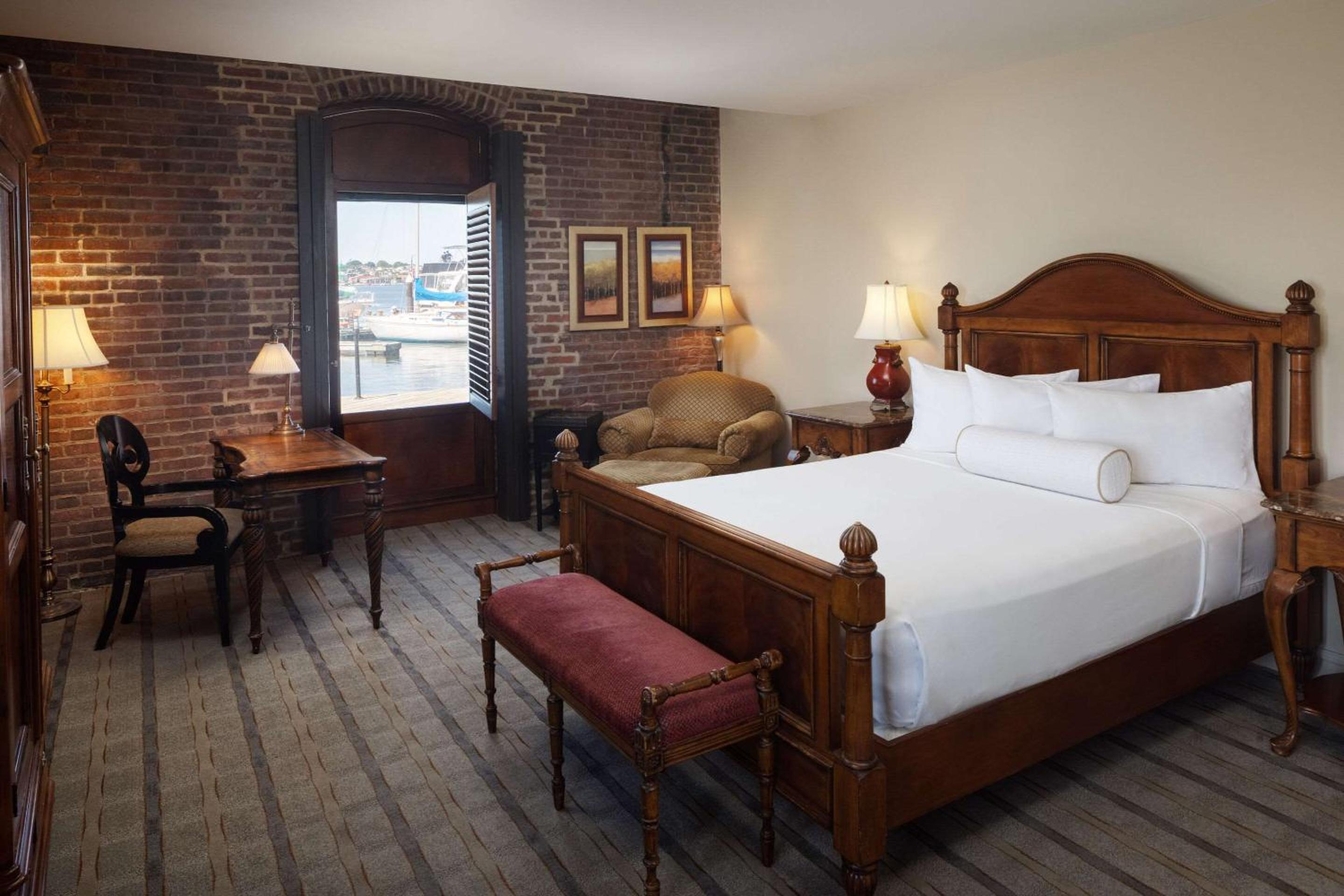 1 Queen Bed, Harbor View - Photo 1