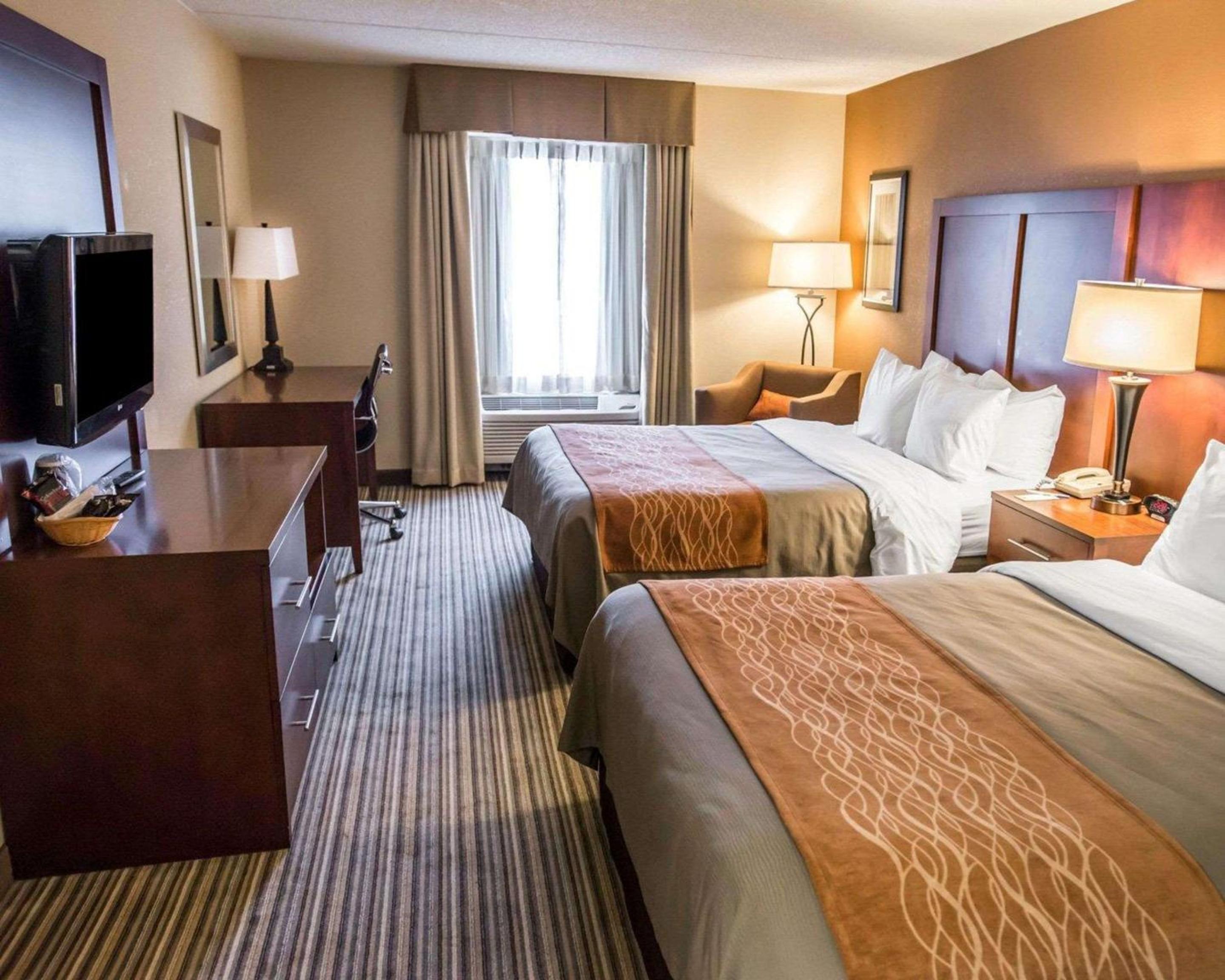 Standard Queen Room With Two Queen Beds With Sitting Area - Photo 1