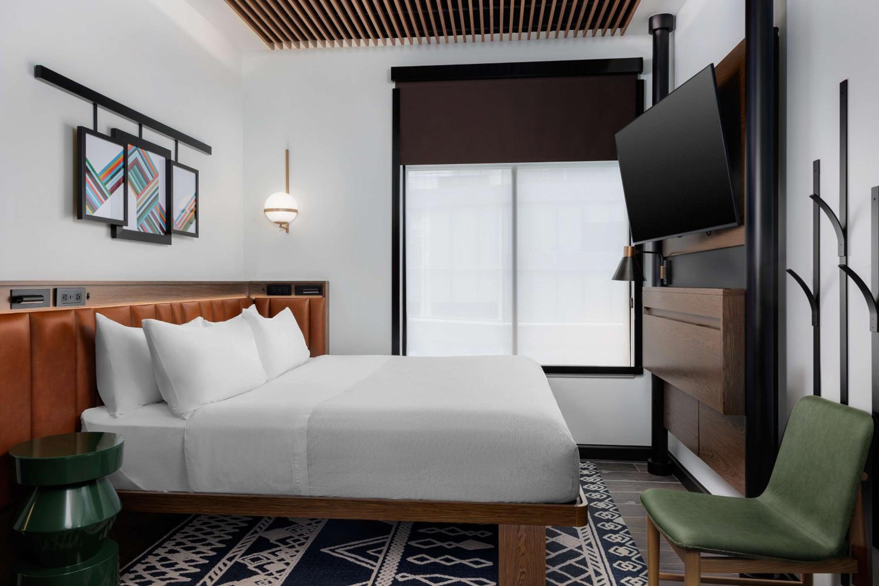 Corner King Room - Photo 1