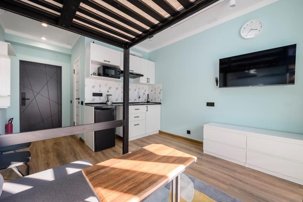 One-Bedroom Apartment photo 1