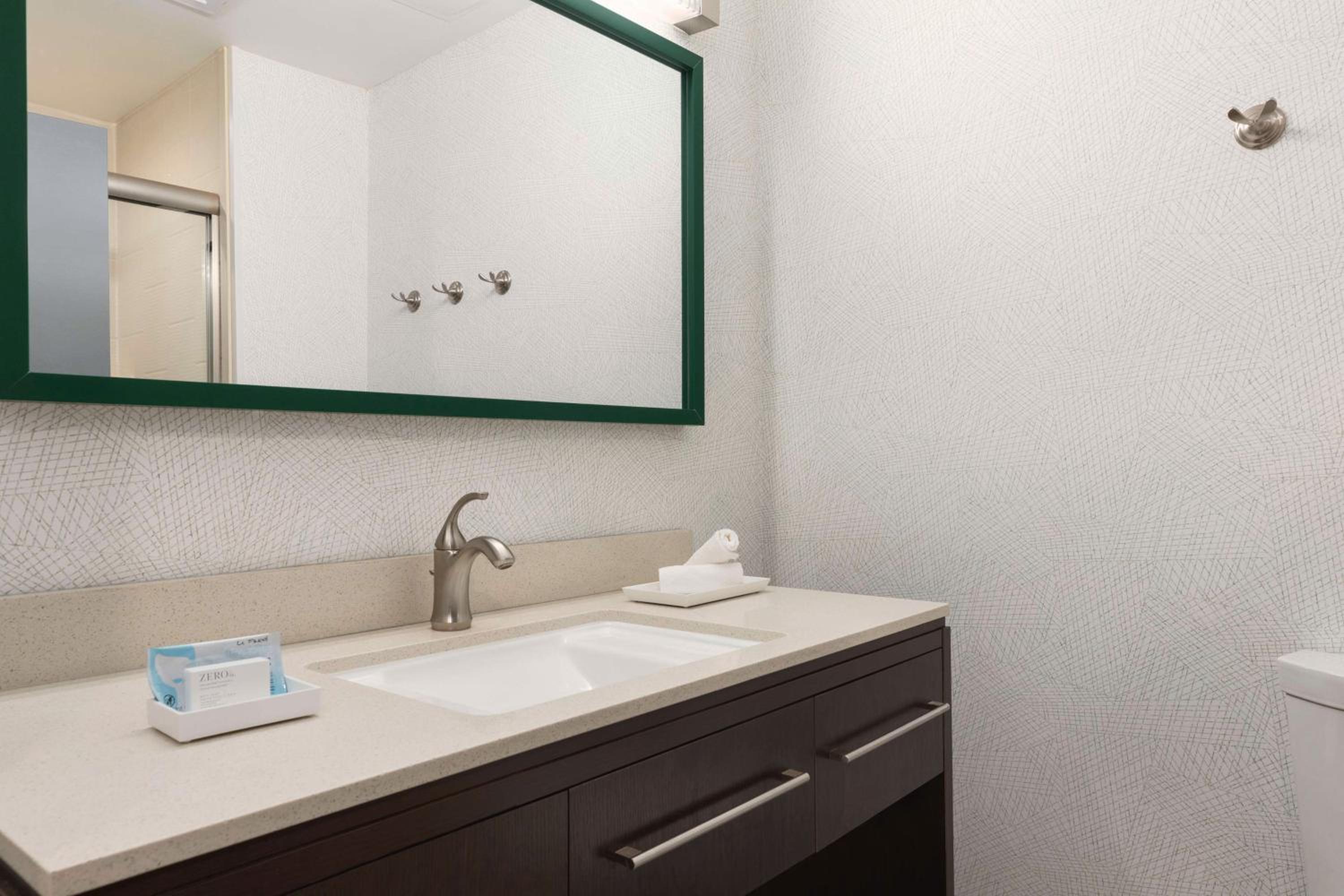 King Studio Suite - Non-Smoking - Photo 3