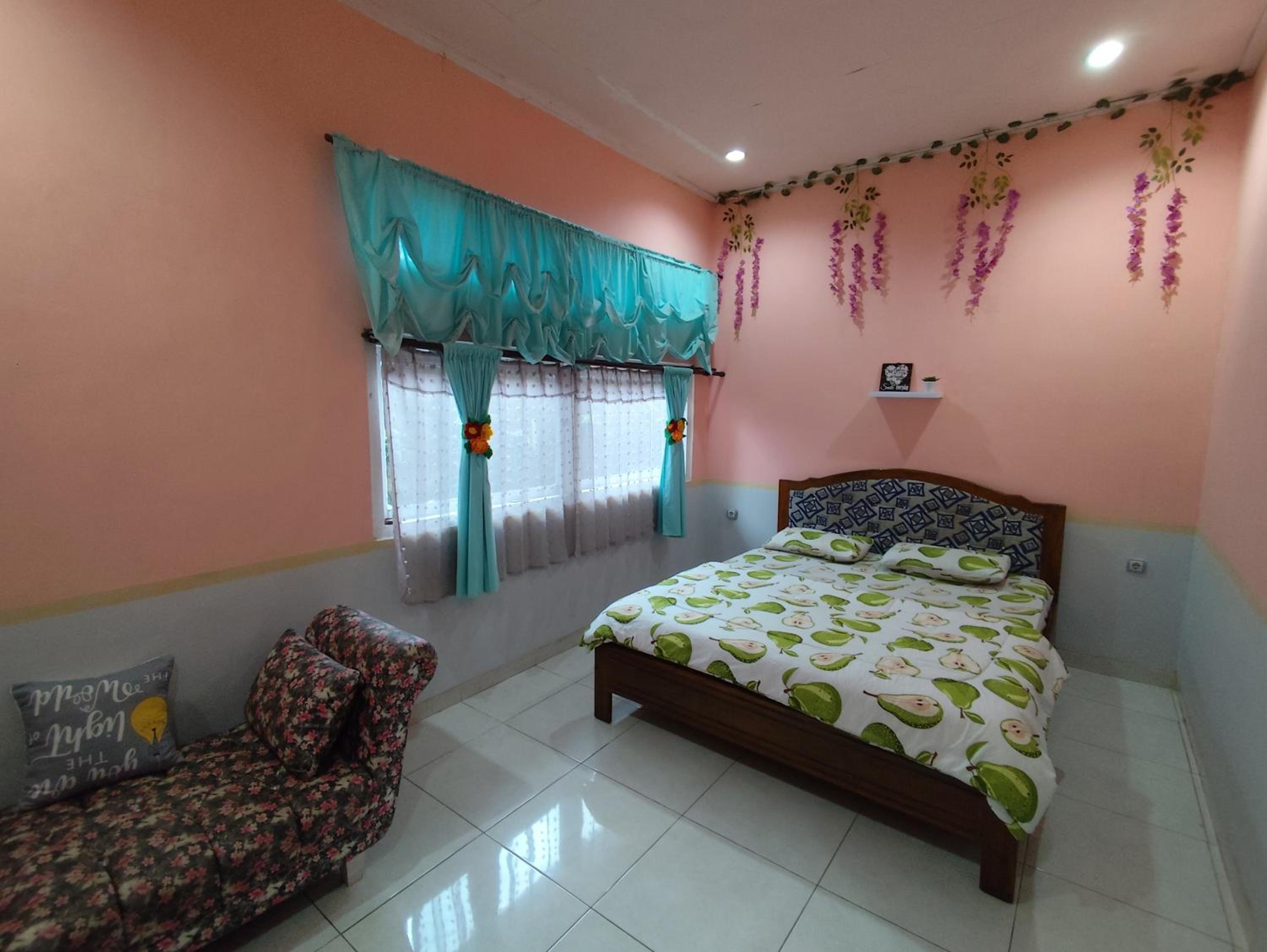 Deluxe Double Room with Bath - Photo 8