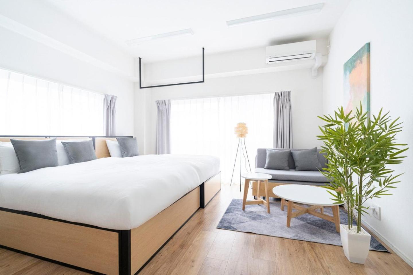 One-Bedroom Apartment with Balcony photo 1