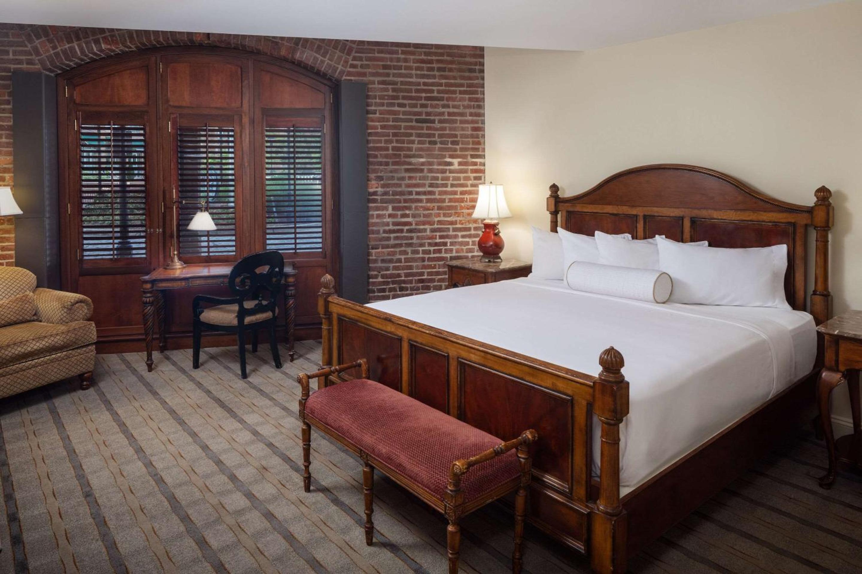 1 King Bed - Photo 1