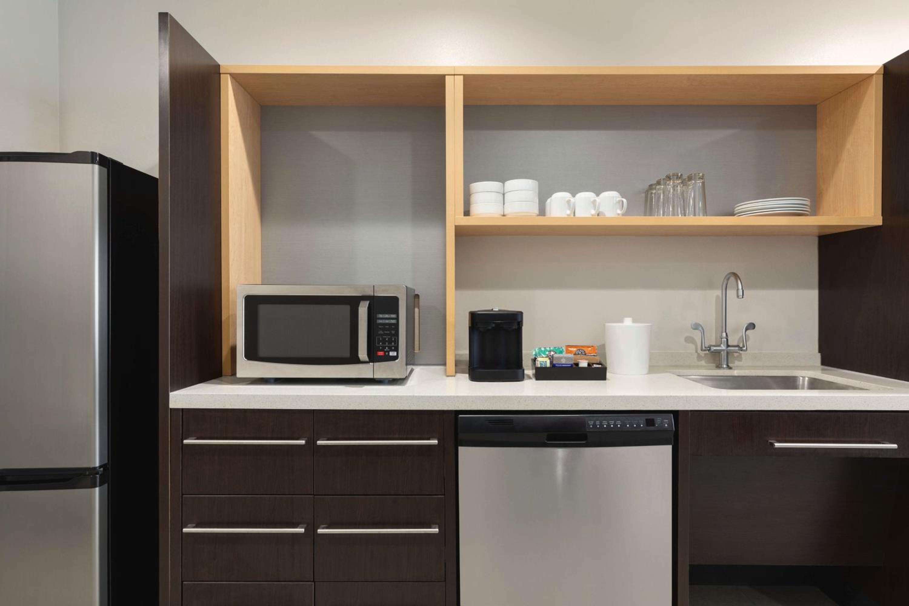 One-Bedroom King Suite - Non-Smoking - Photo 2