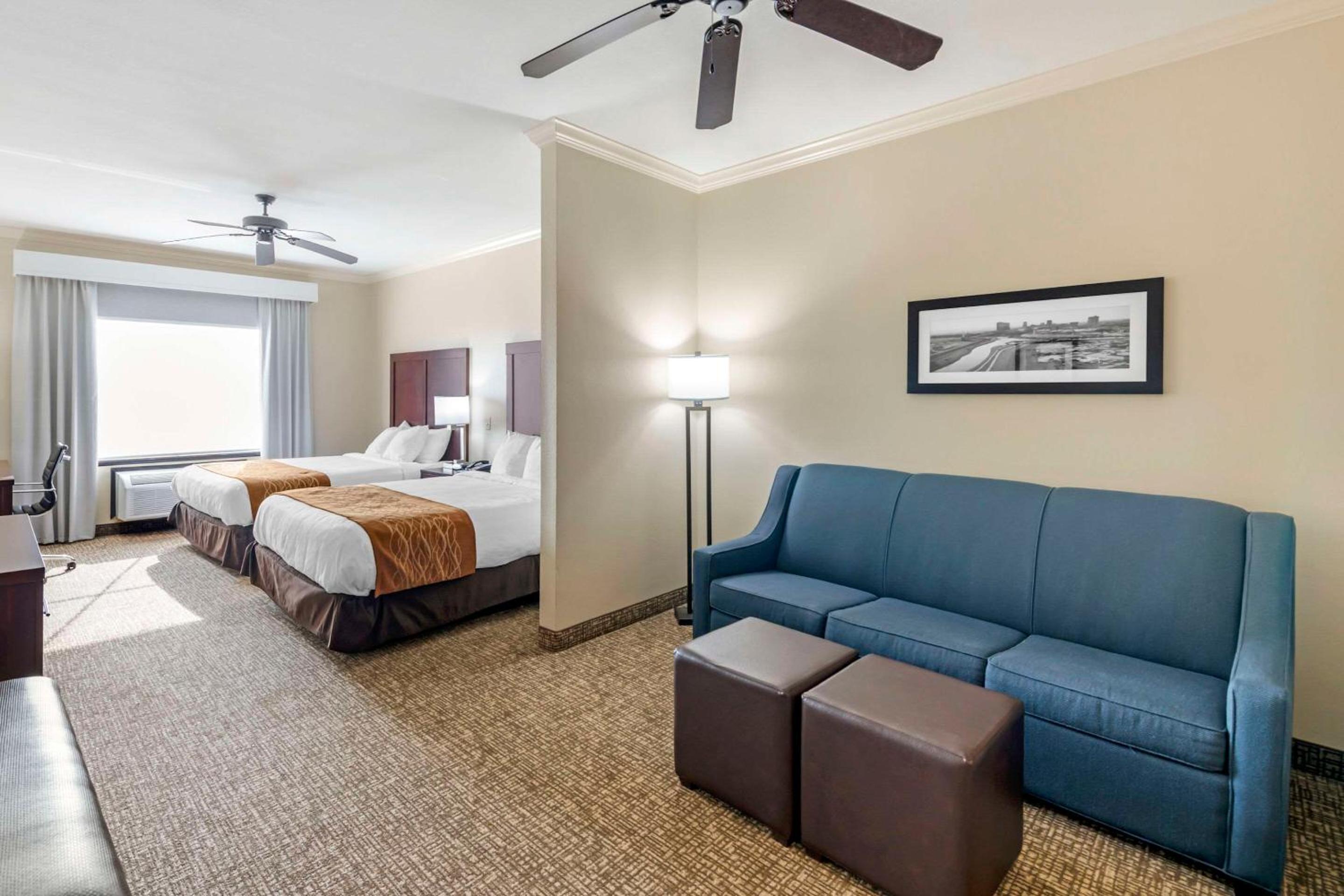 Queen Suite with Two Queen Beds - Photo 7