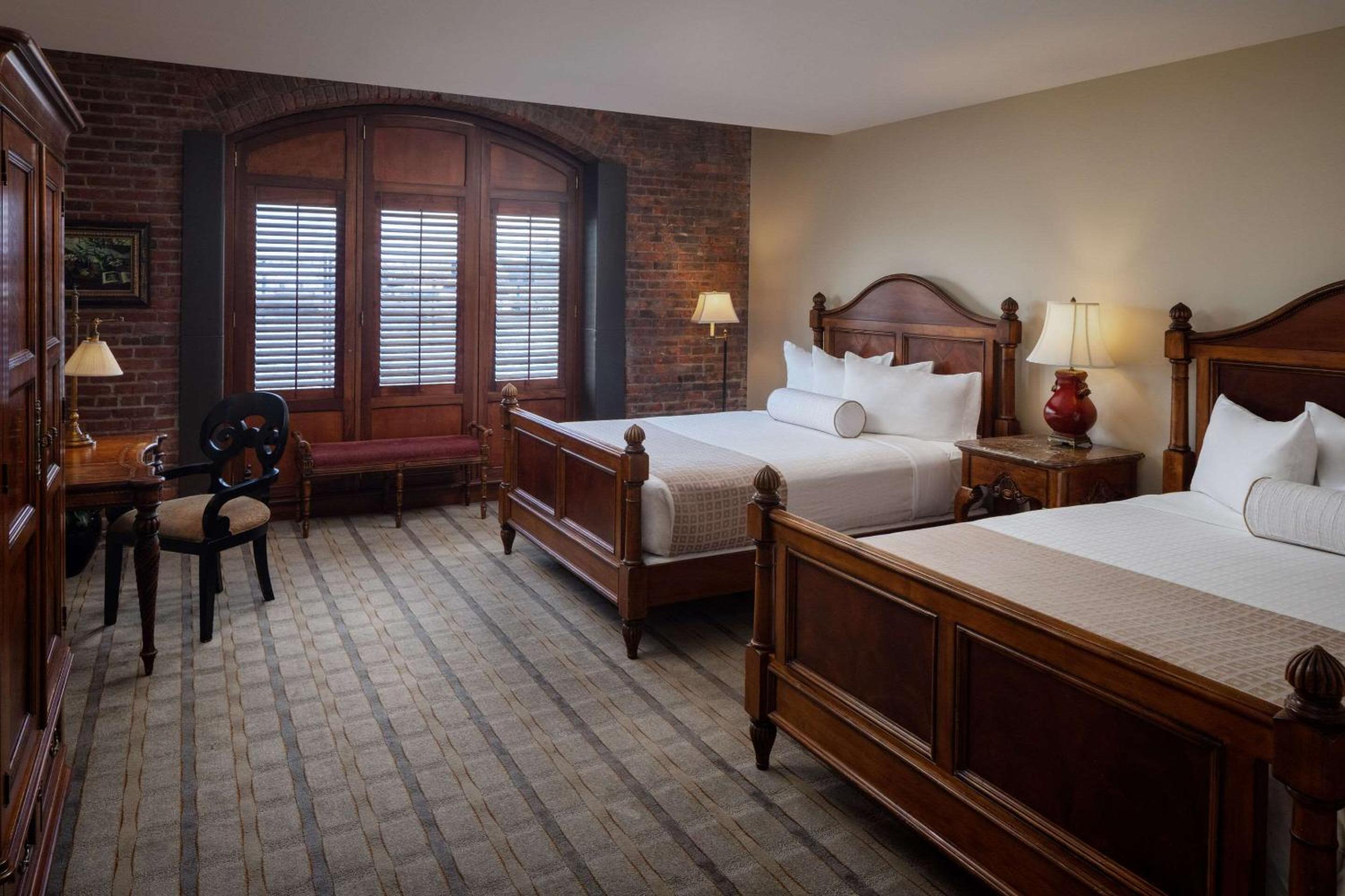 2 Queen Beds - Photo 1